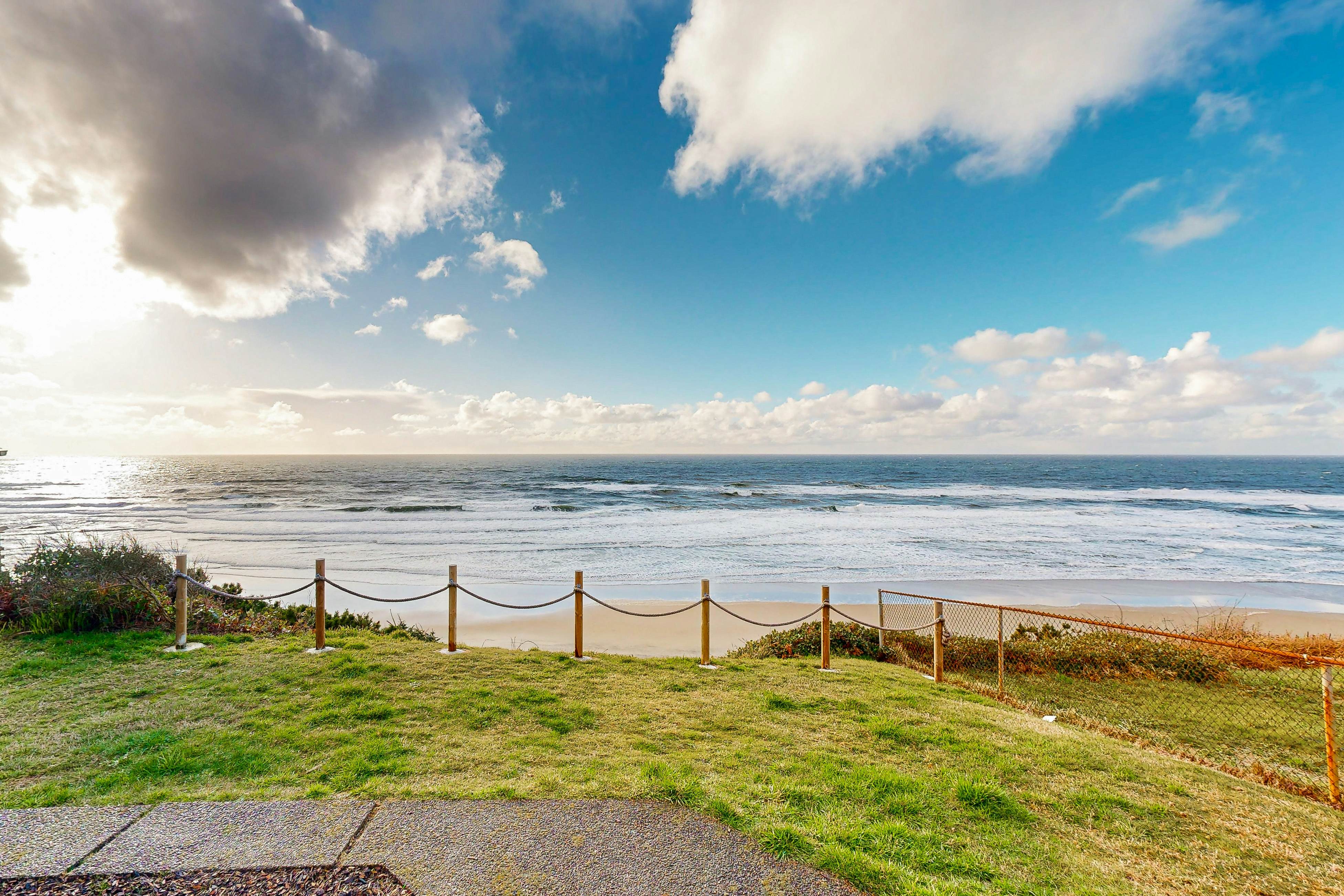 Oceanfront, dog-friendly home with 180-degree view, deck & great location