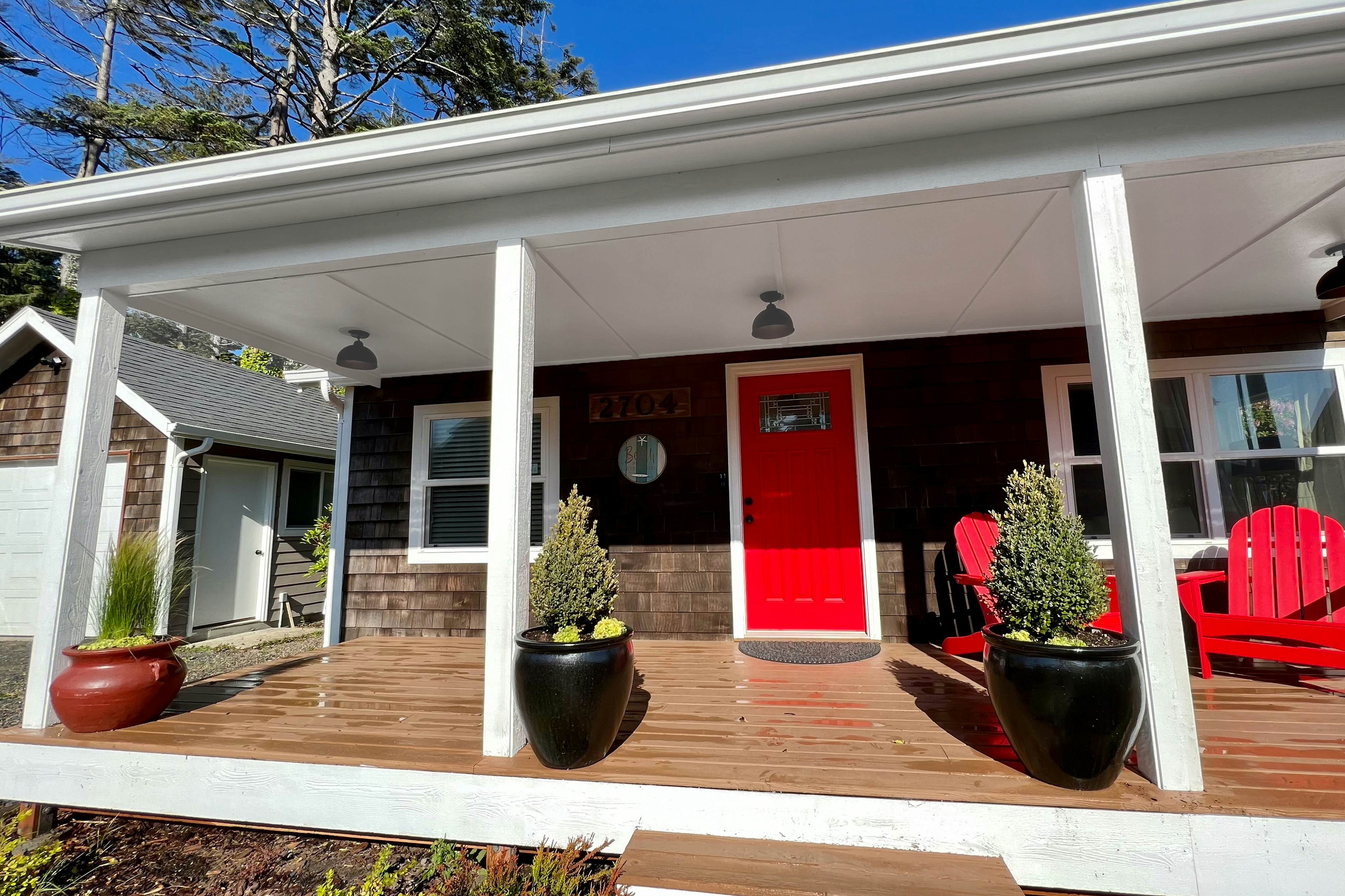 Cottage de la Mer | House in Lincoln City with serene porch, walk to the beach