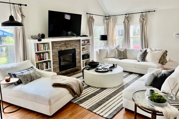 Cottage de la Mer House in Lincoln City with serene porch walk to the beach