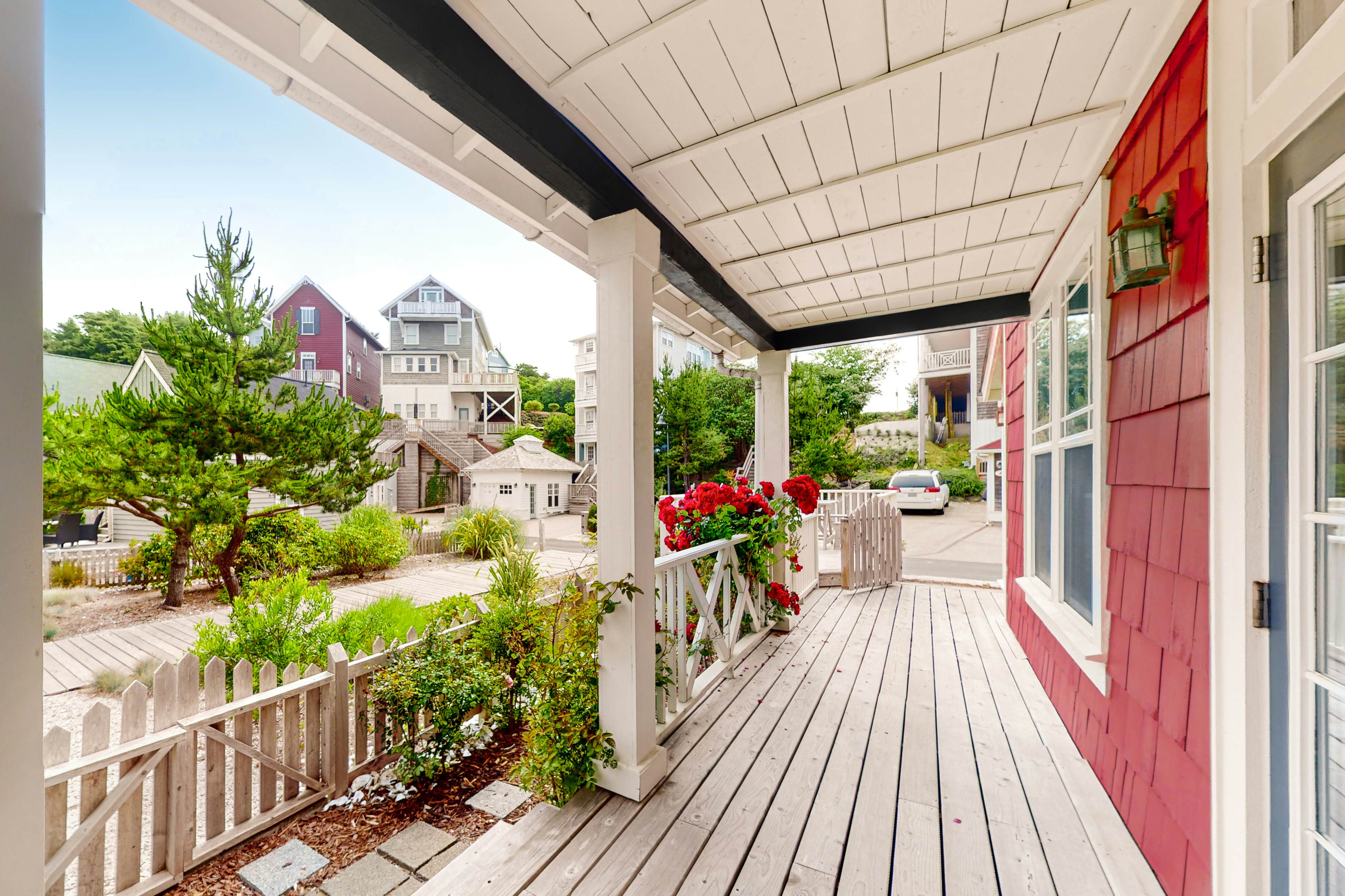 Charming coastal cottage on the boardwalk with covered porch - walk to the beach