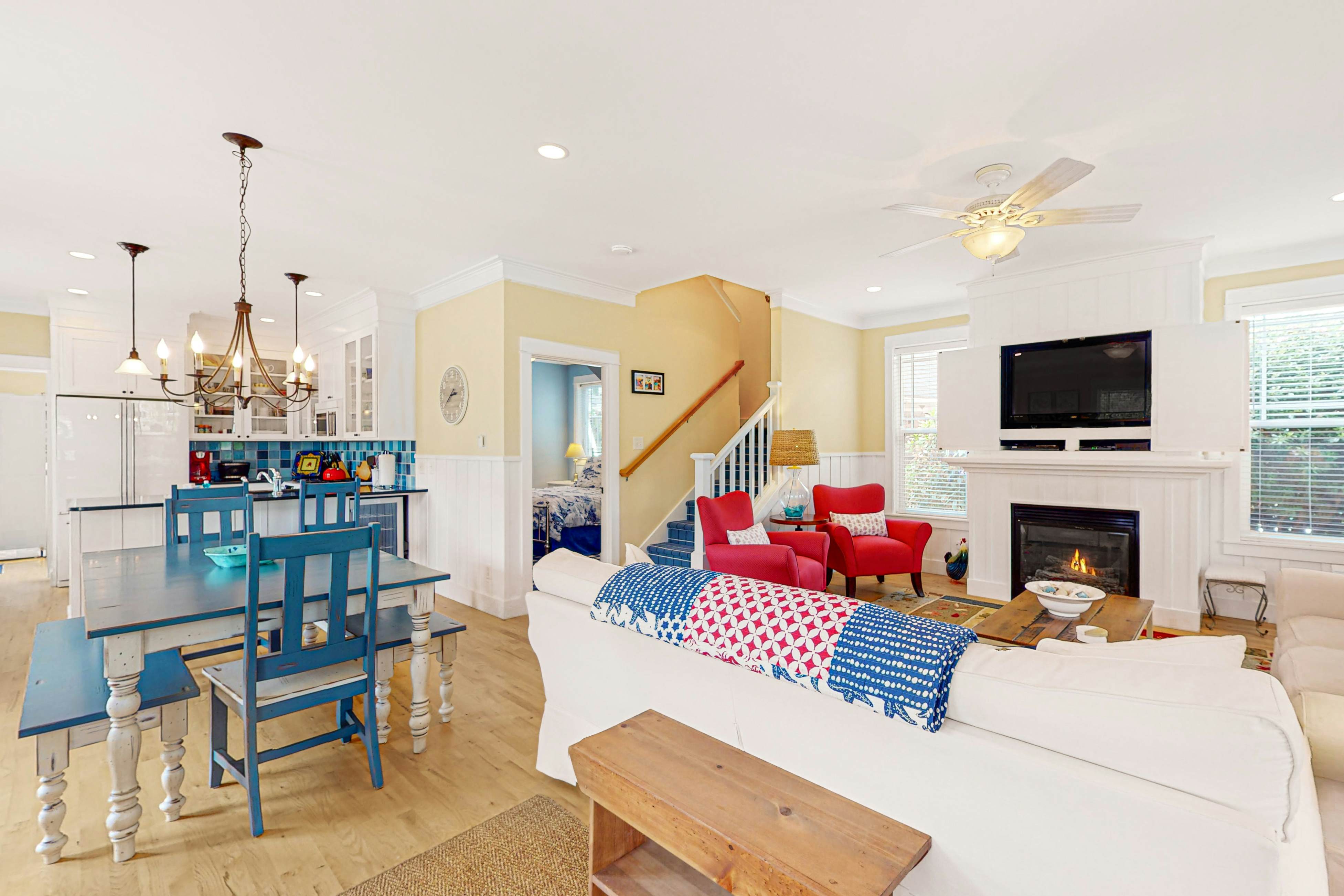 Charming coastal cottage on the boardwalk with covered porch - walk to the beach