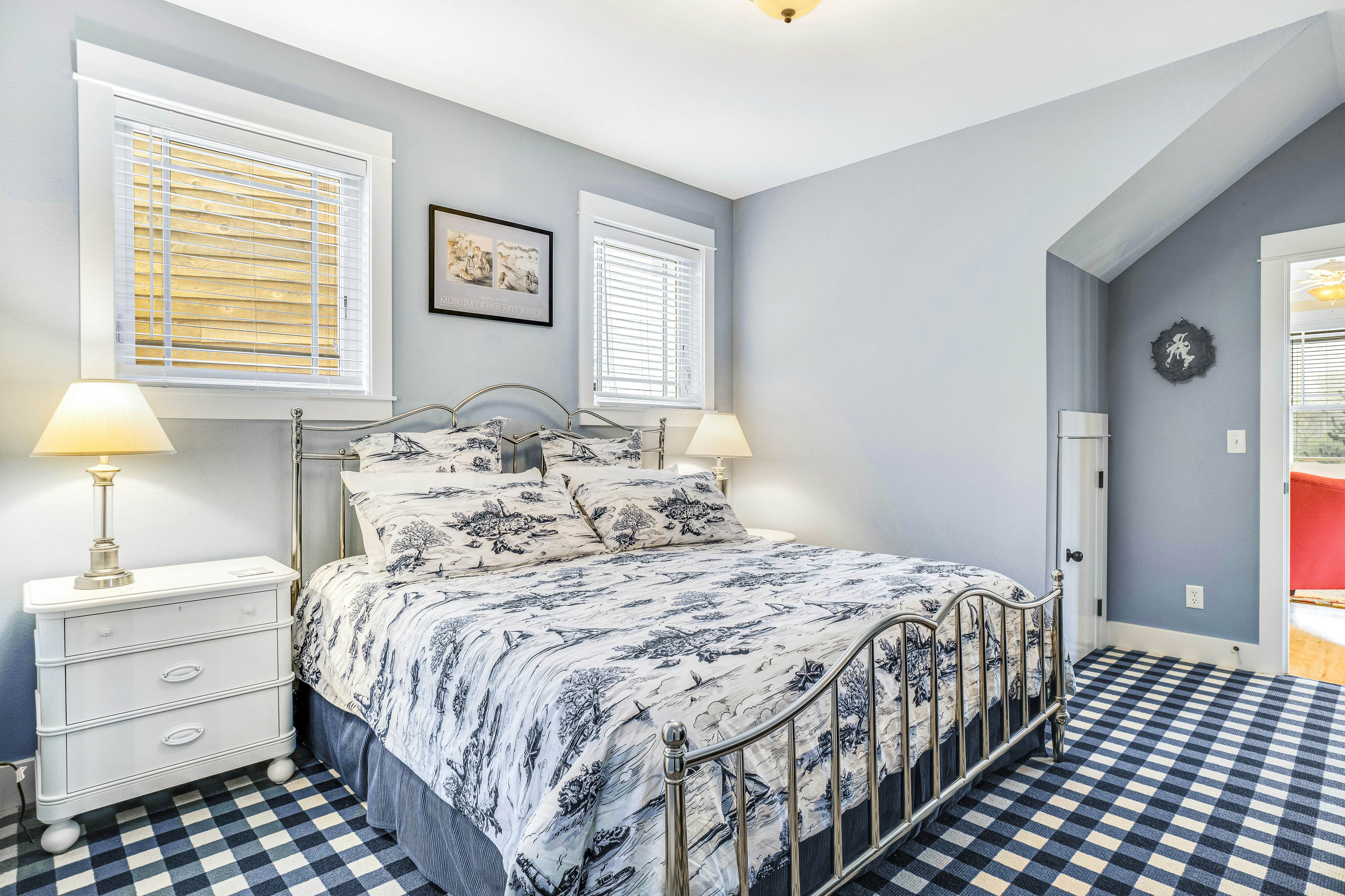 Charming coastal cottage on the boardwalk with covered porch - walk to the beach