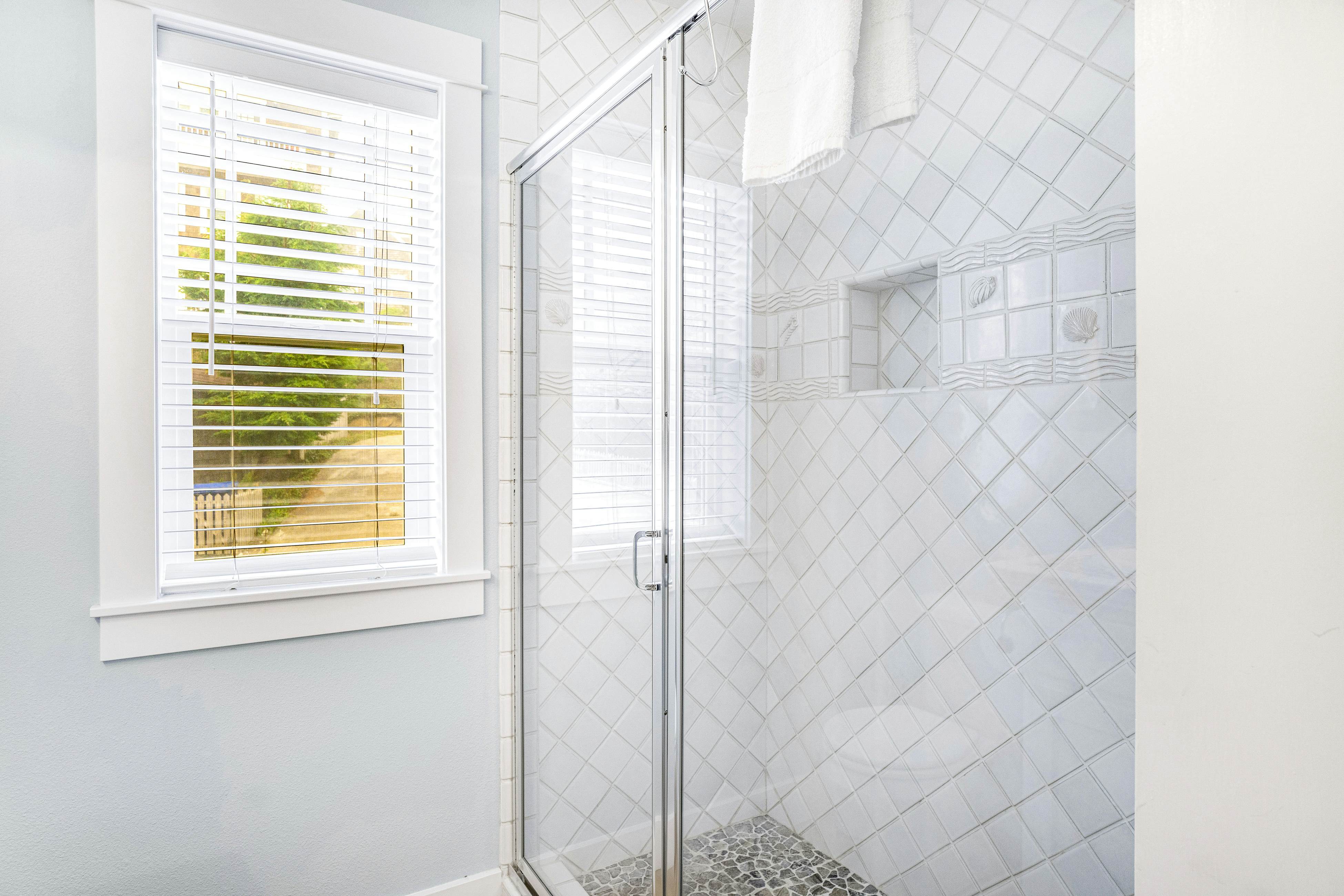 Charming coastal cottage on the boardwalk with covered porch - walk to the beach