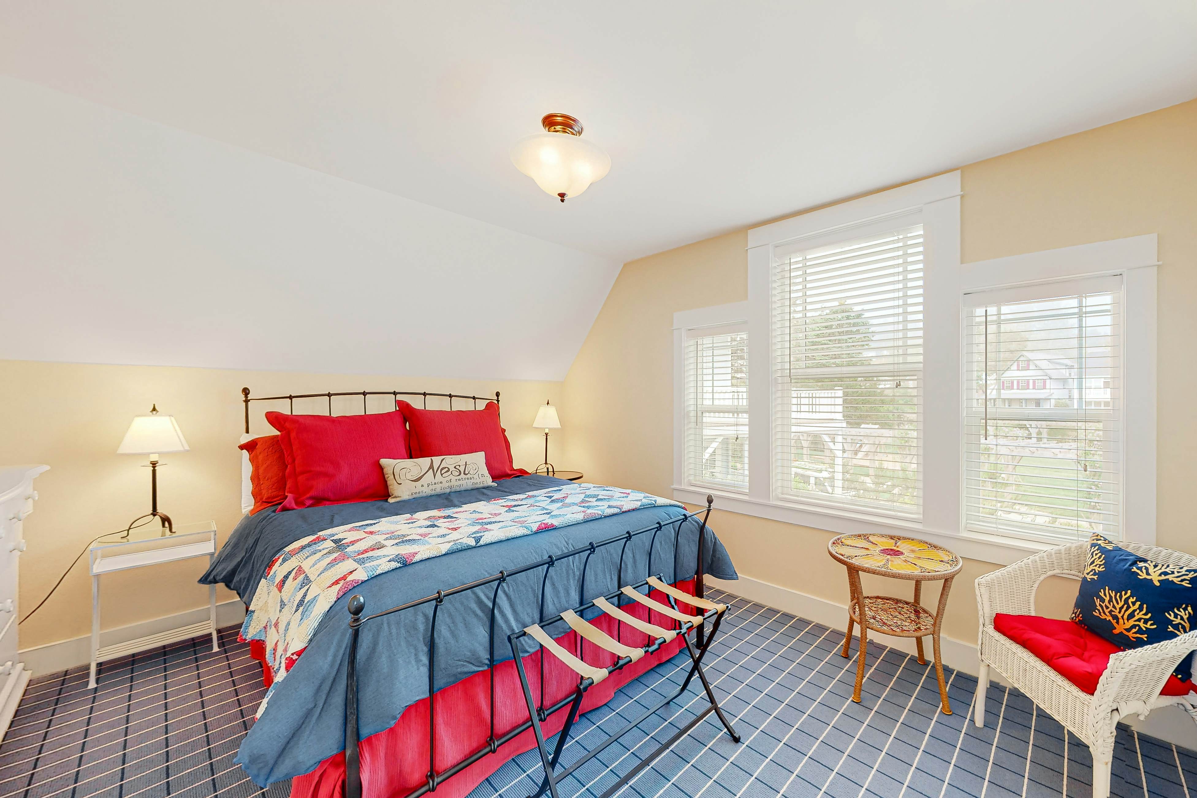 Charming coastal cottage on the boardwalk with covered porch - walk to the beach