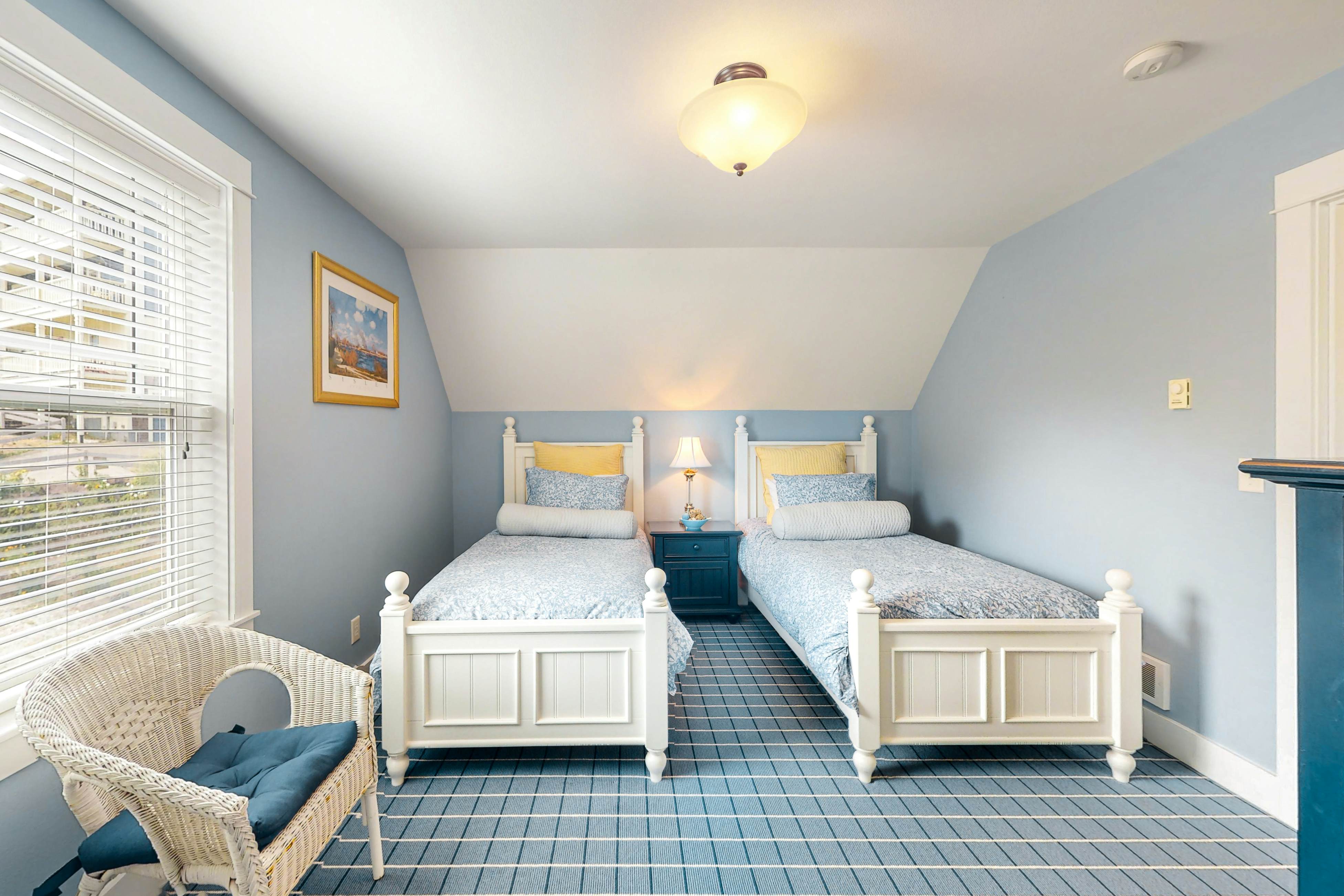 Charming coastal cottage on the boardwalk with covered porch - walk to the beach