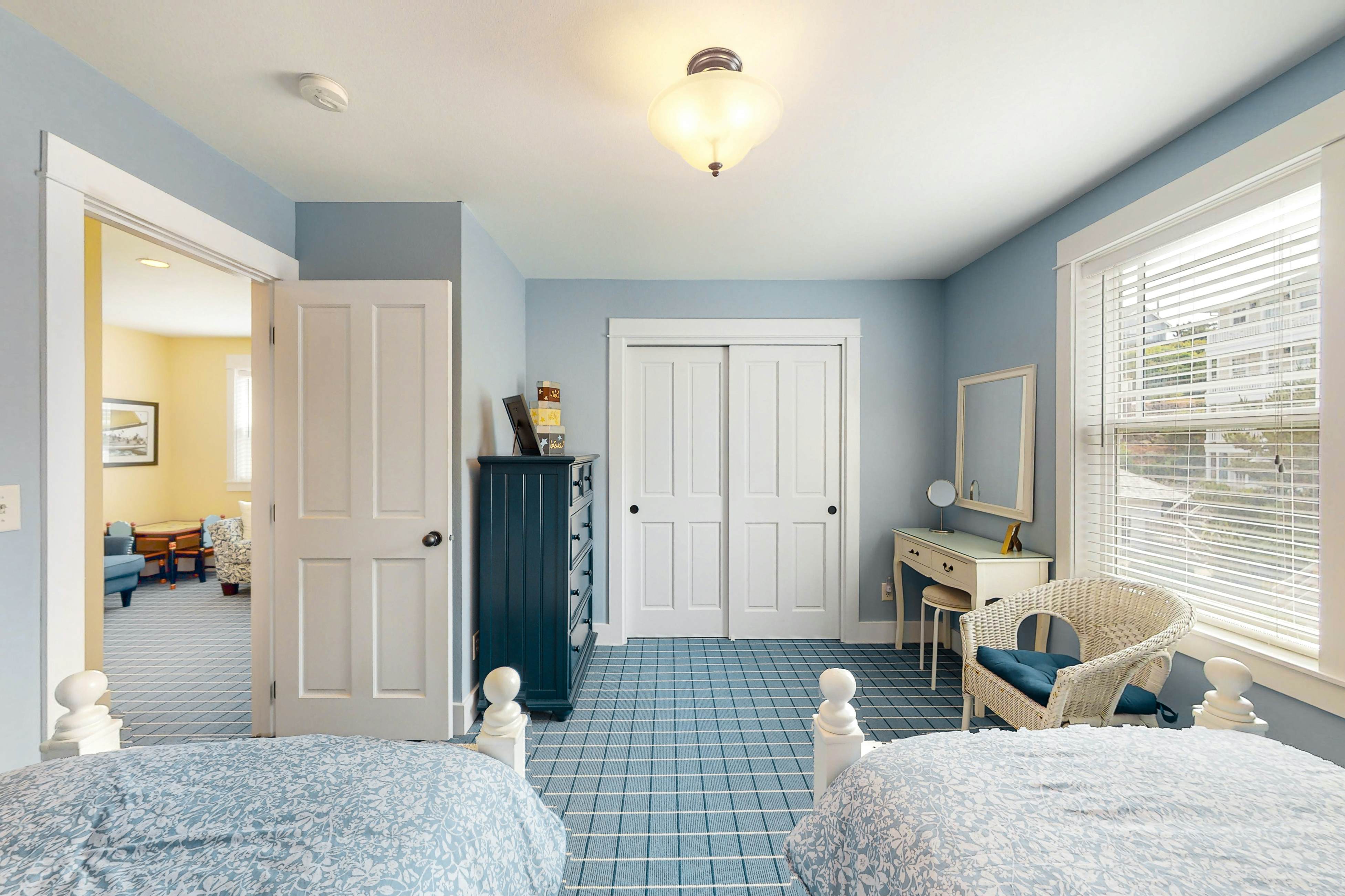 Charming coastal cottage on the boardwalk with covered porch - walk to the beach