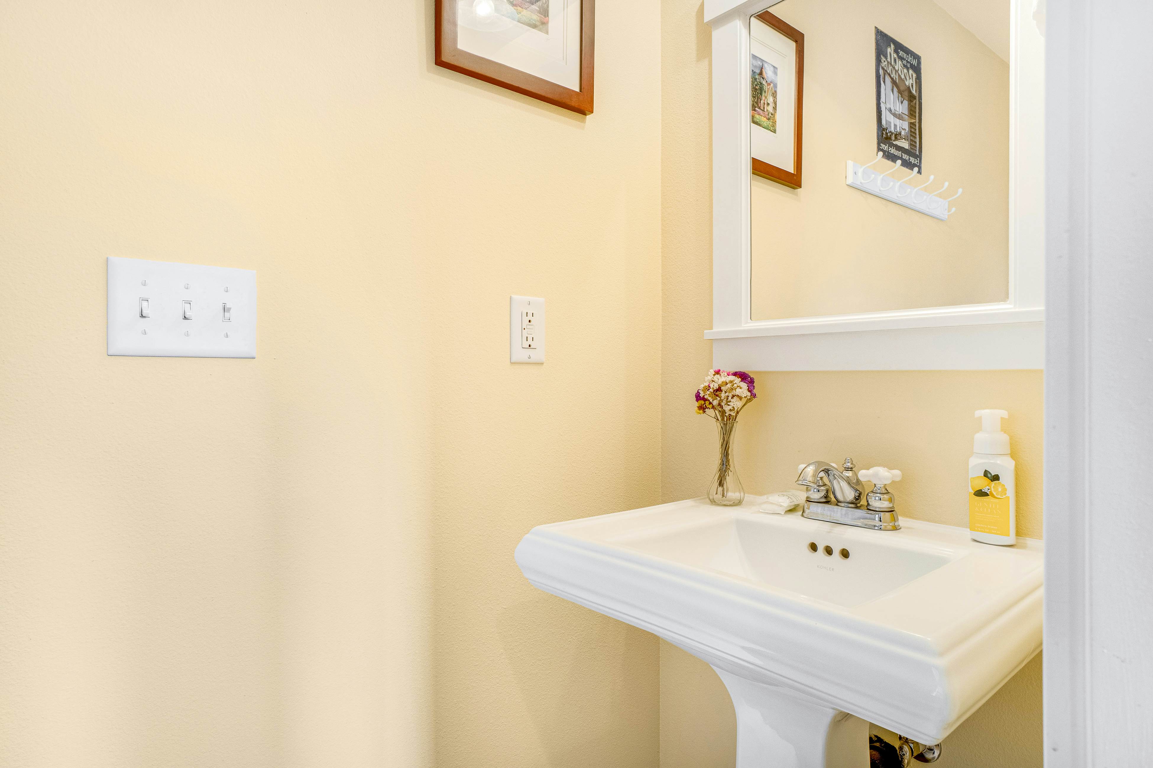 Charming coastal cottage on the boardwalk with covered porch - walk to the beach