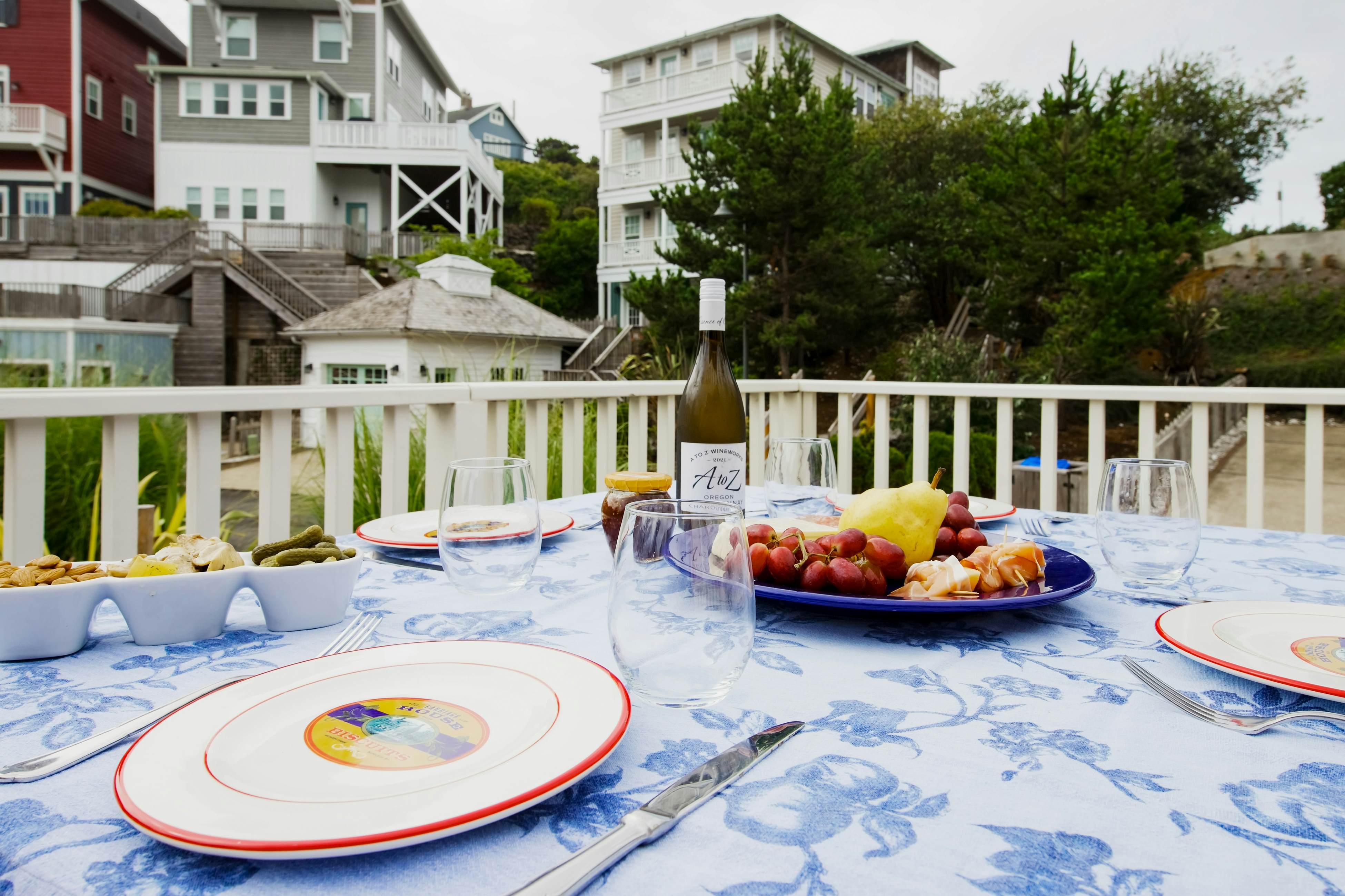 Charming coastal cottage on the boardwalk with covered porch - walk to the beach