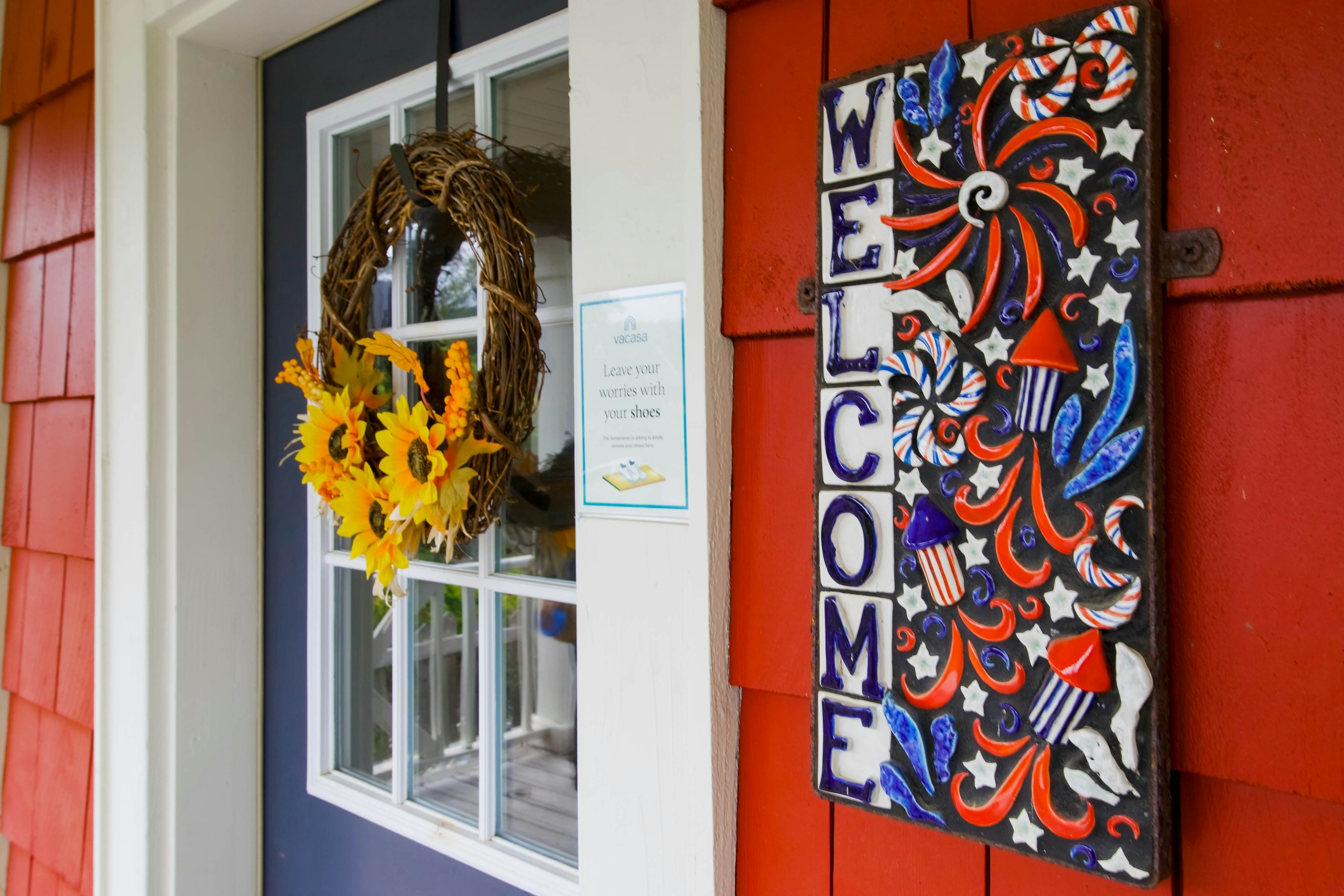 Charming coastal cottage on the boardwalk with covered porch - walk to the beach