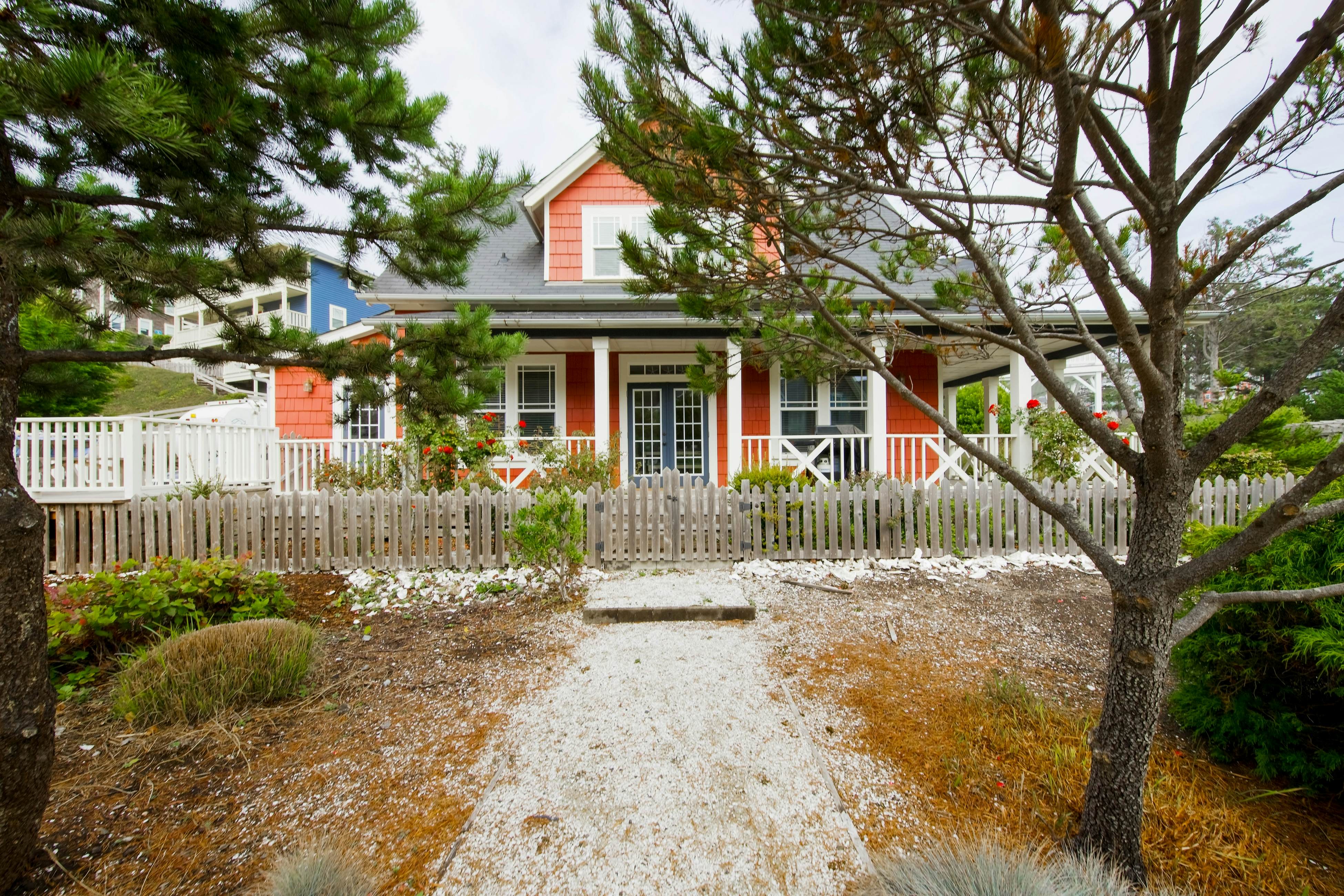 Charming coastal cottage on the boardwalk with covered porch - walk to the beach