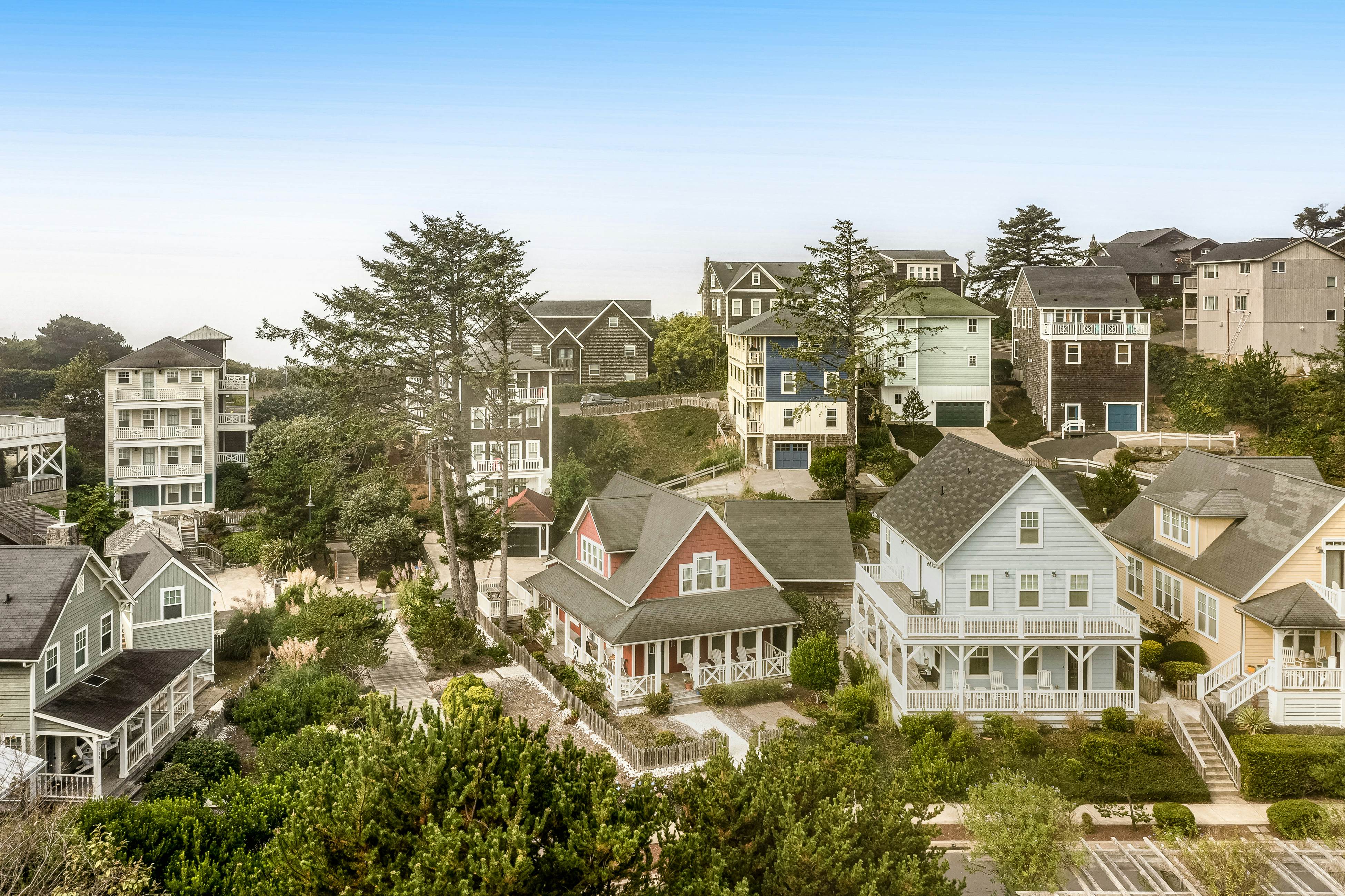 Charming coastal cottage on the boardwalk with covered porch - walk to the beach