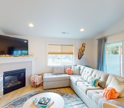 Dog friendly home near the ocean with private patio fireplace and central AC