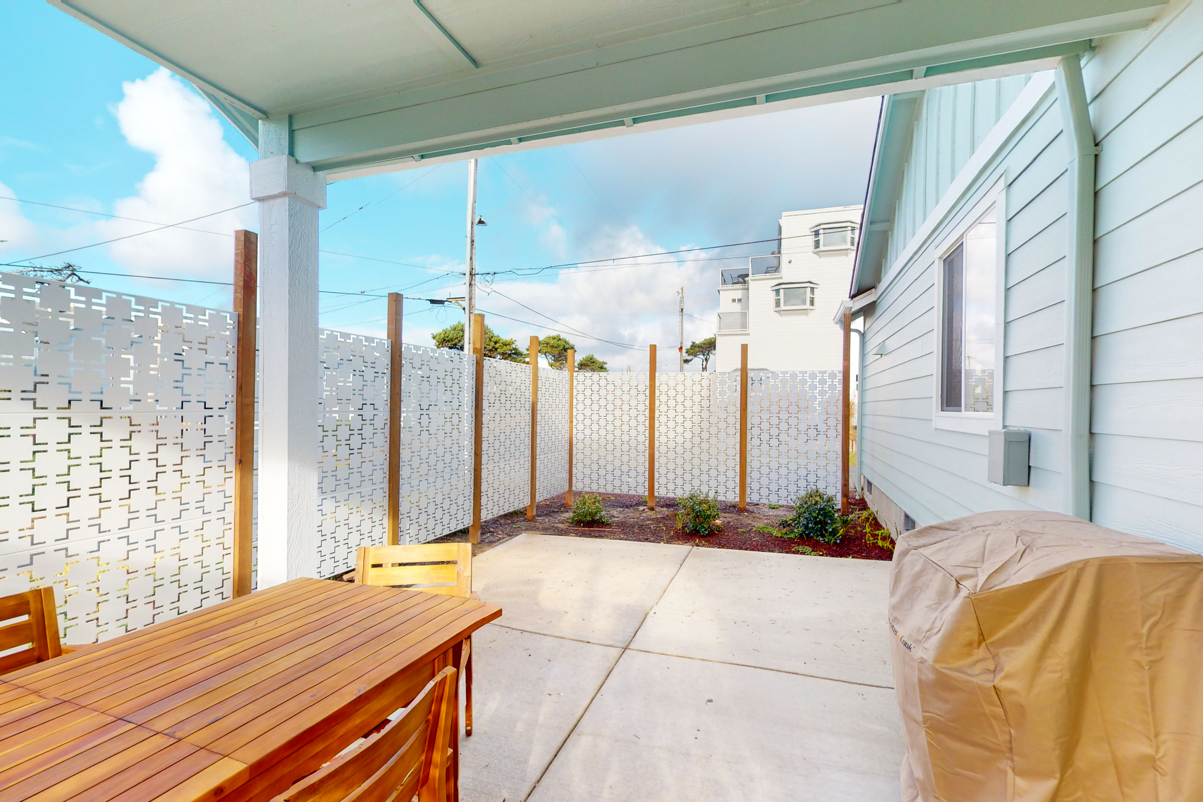 Dog friendly home near the ocean with private patio fireplace and central AC