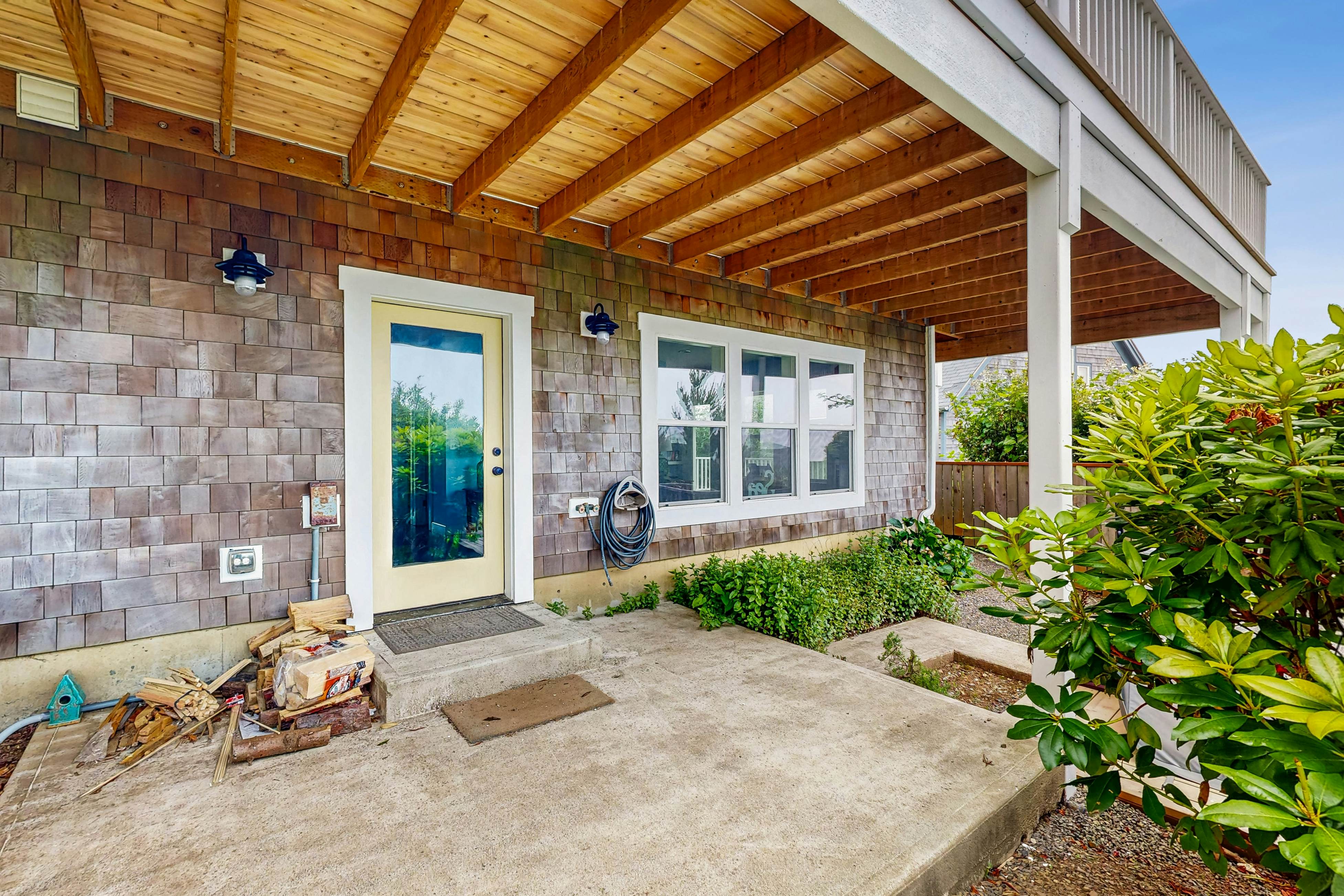 Ocean-view home with hot tub, game room, furnished deck, & fireplaces