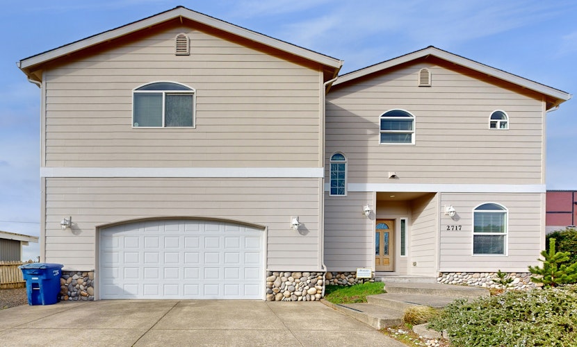 Spacious home close to the beach with peekaboo ocean views fireplaces hot tub