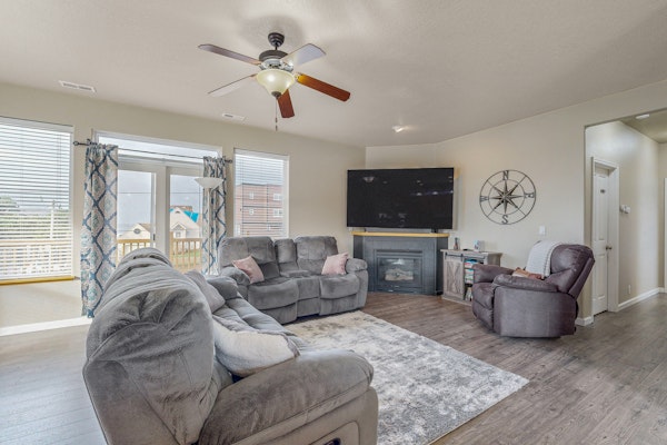 Spacious home close to the beach with peekaboo ocean views fireplaces hot tub