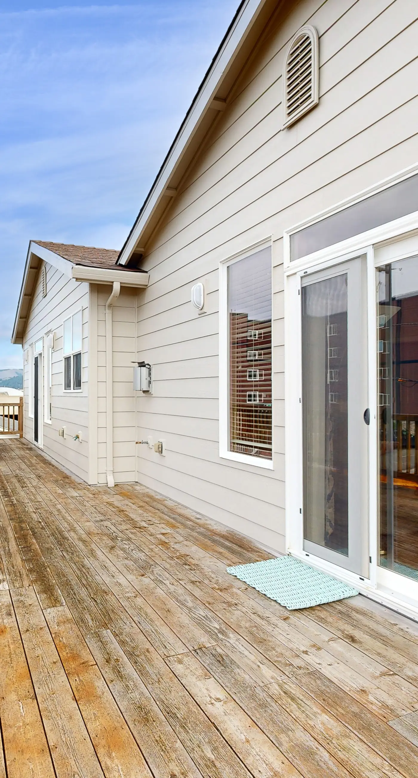 Spacious home close to the beach with peekaboo ocean views fireplaces hot tub