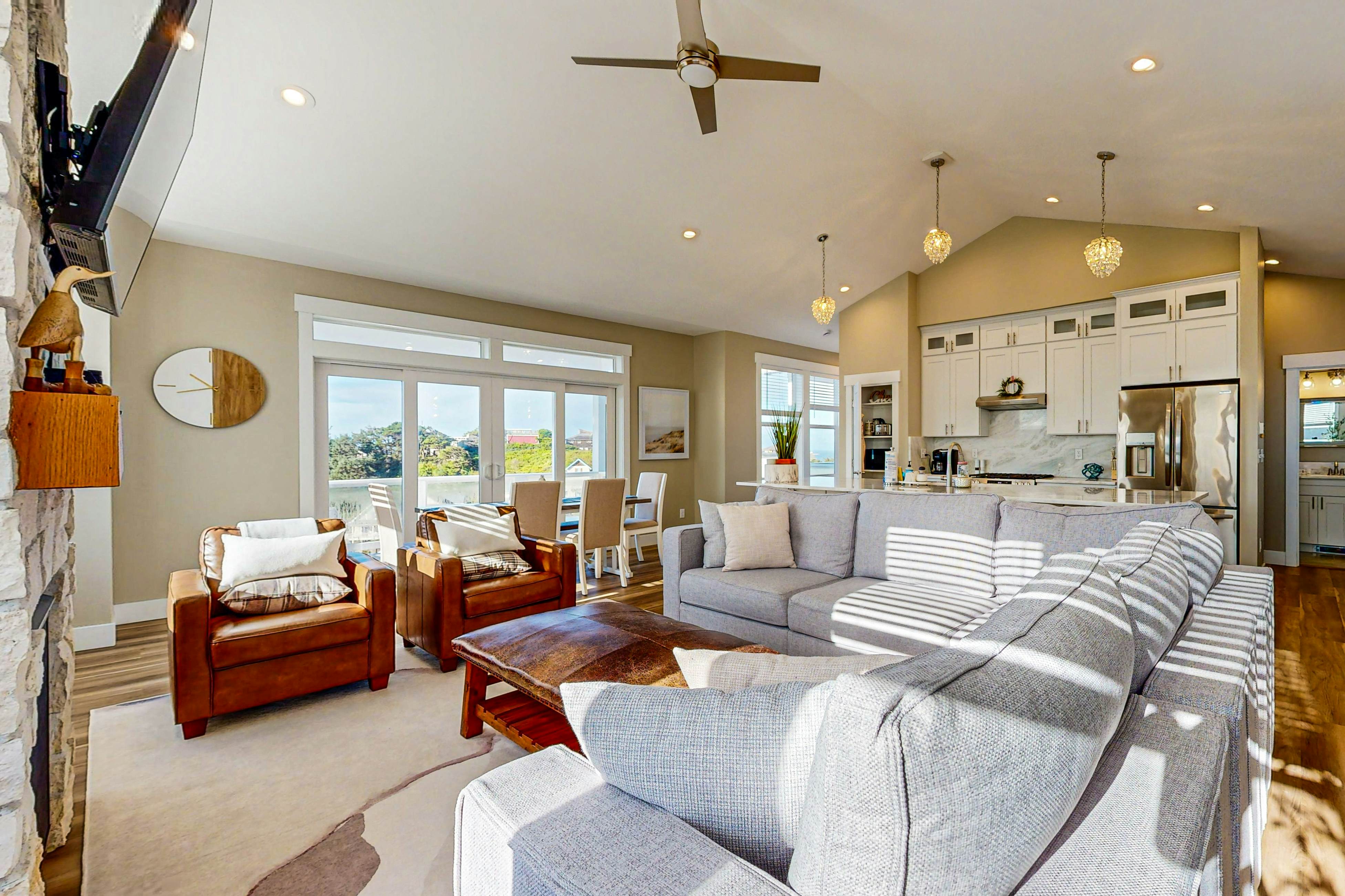 Beautiful & spacious, oceanview home, with hot tub & foosball table