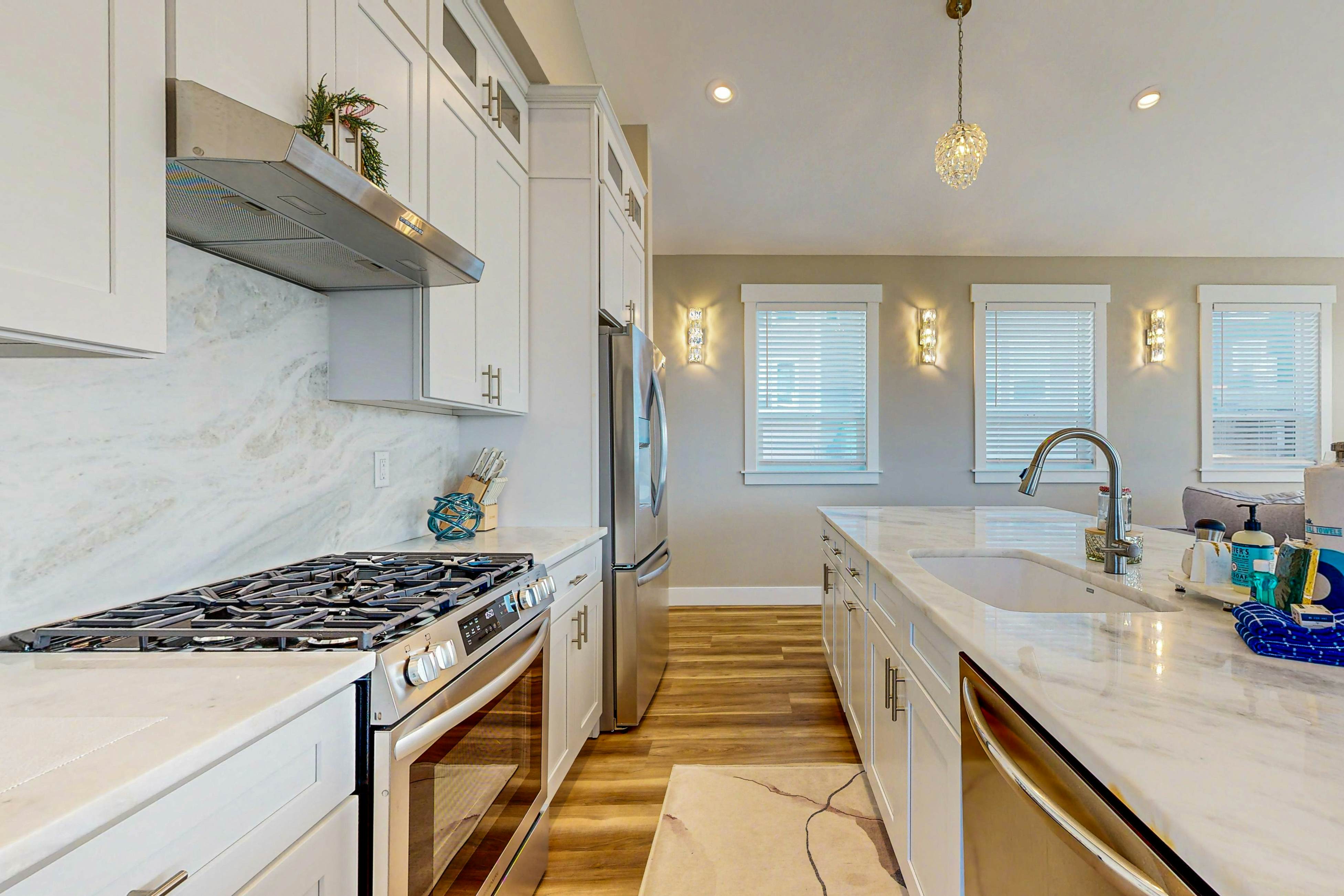 Beautiful & spacious, oceanview home, with hot tub & foosball table