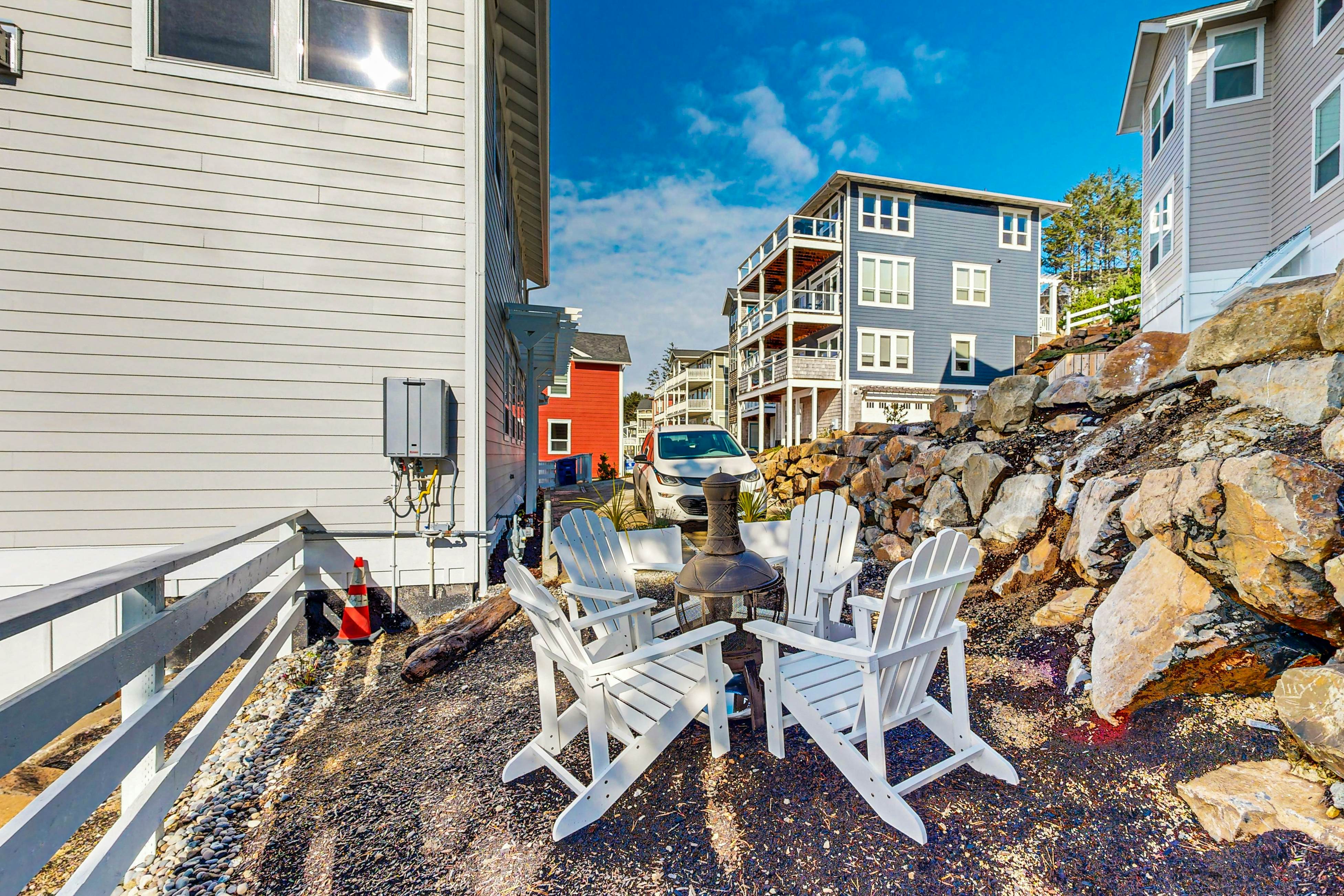 Beautiful & spacious, oceanview home, with hot tub & foosball table