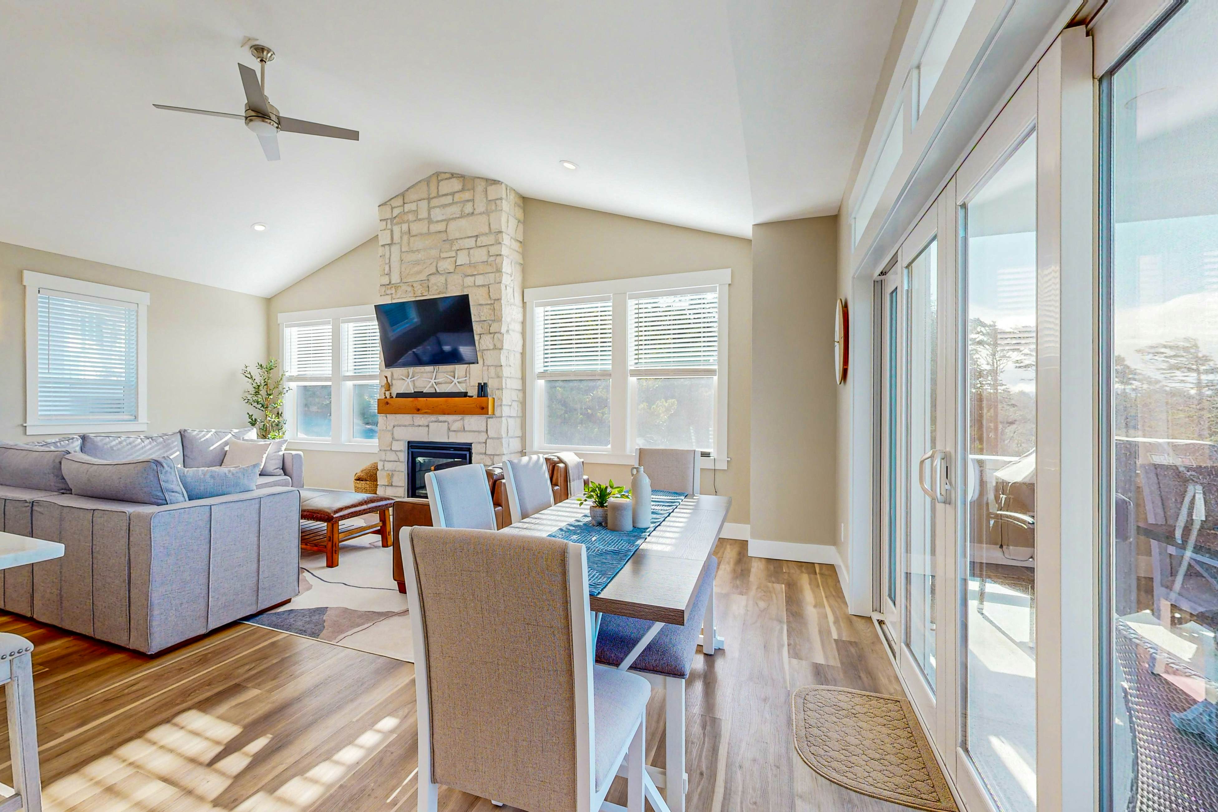 Beautiful & spacious, oceanview home, with hot tub & foosball table