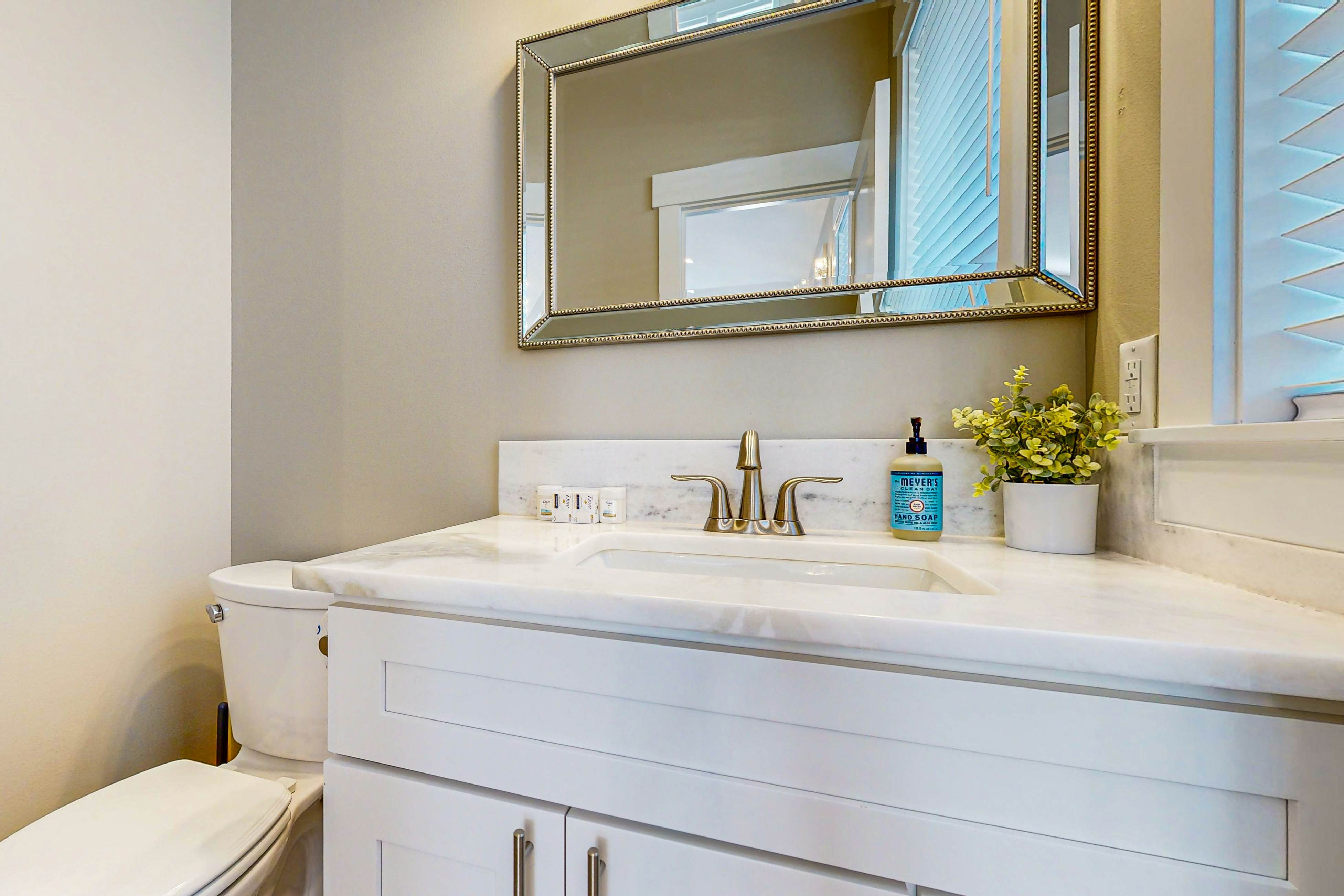 Beautiful & spacious, oceanview home, with hot tub & foosball table