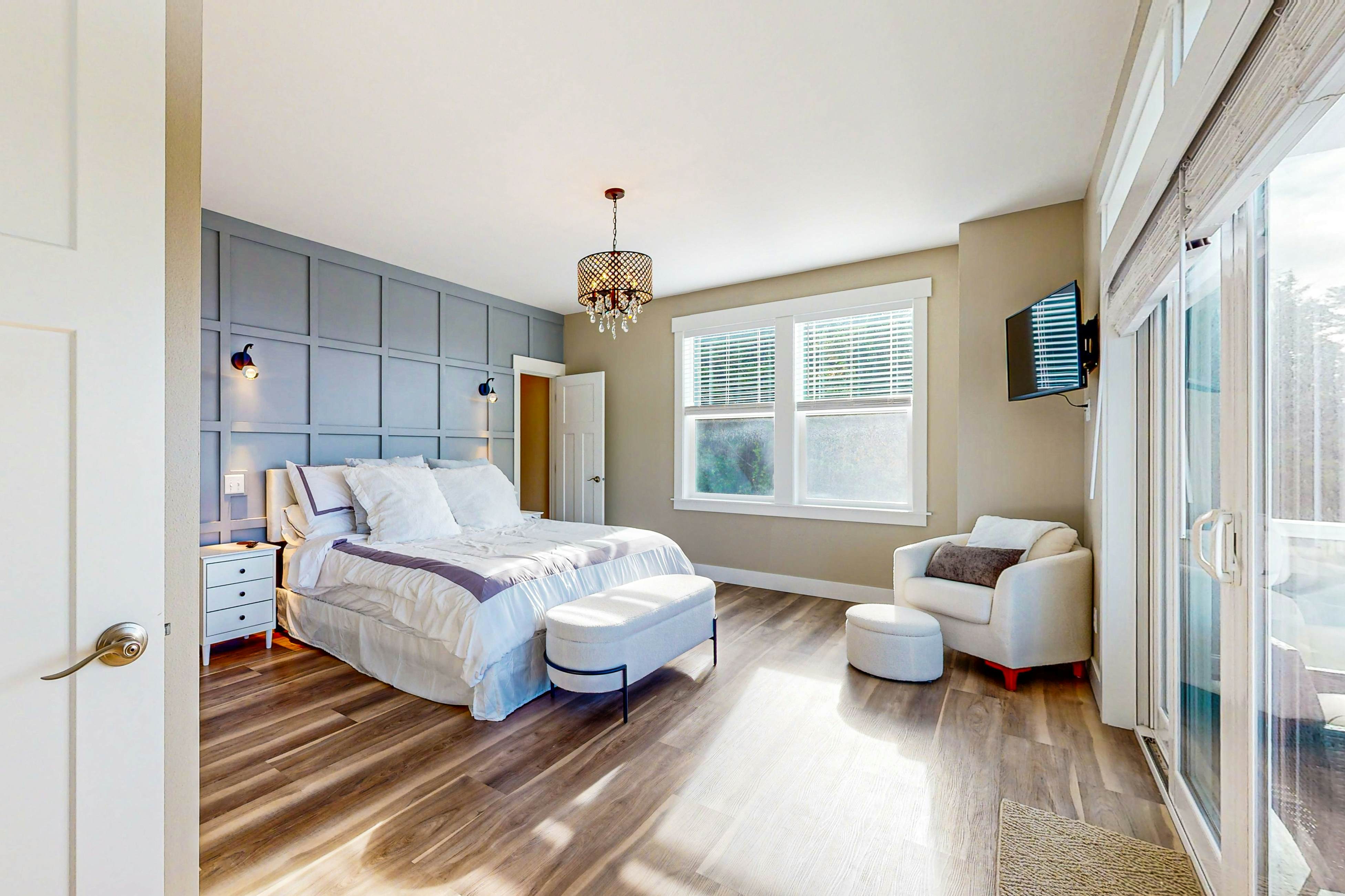 Beautiful & spacious, oceanview home, with hot tub & foosball table