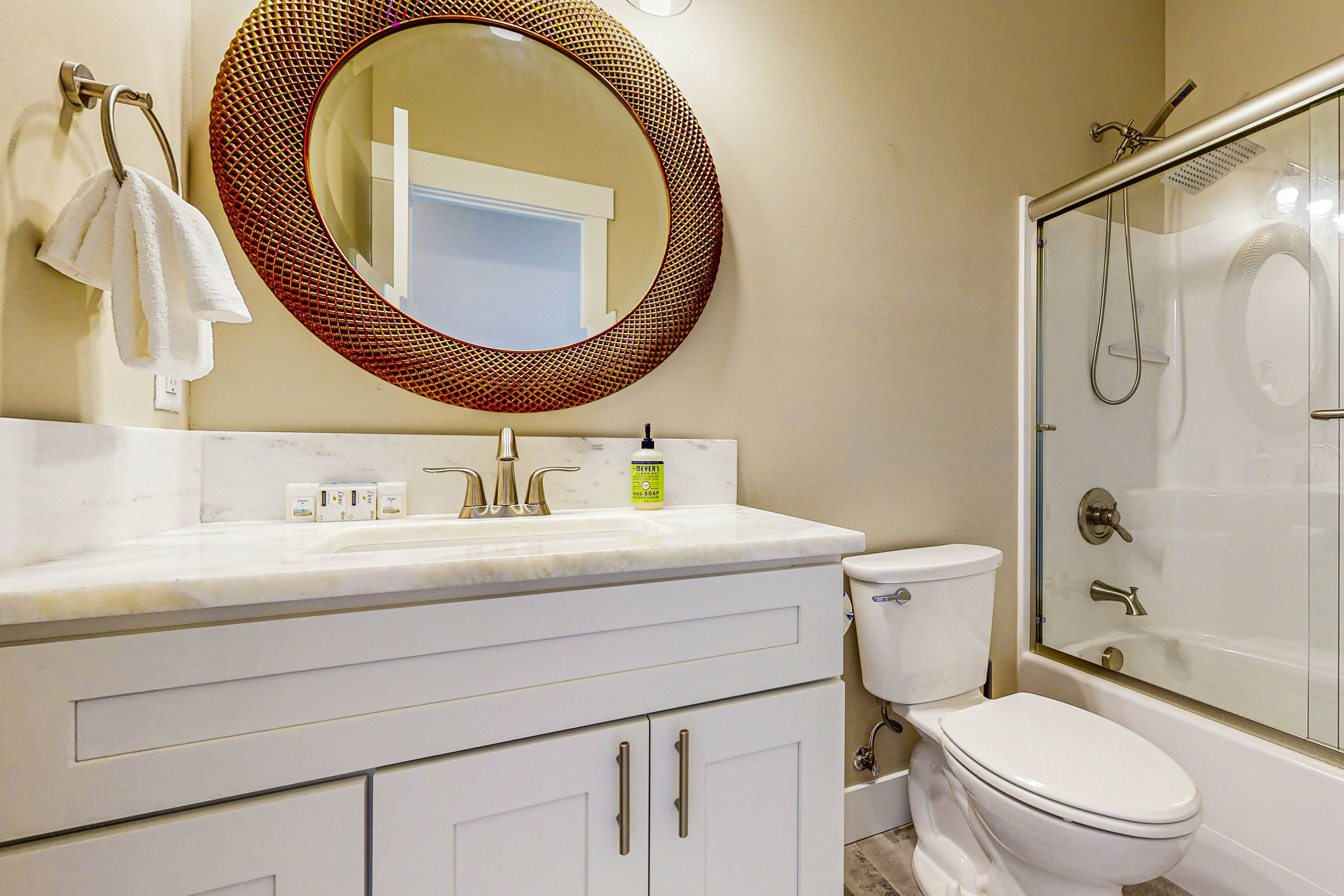 Beautiful & spacious, oceanview home, with hot tub & foosball table