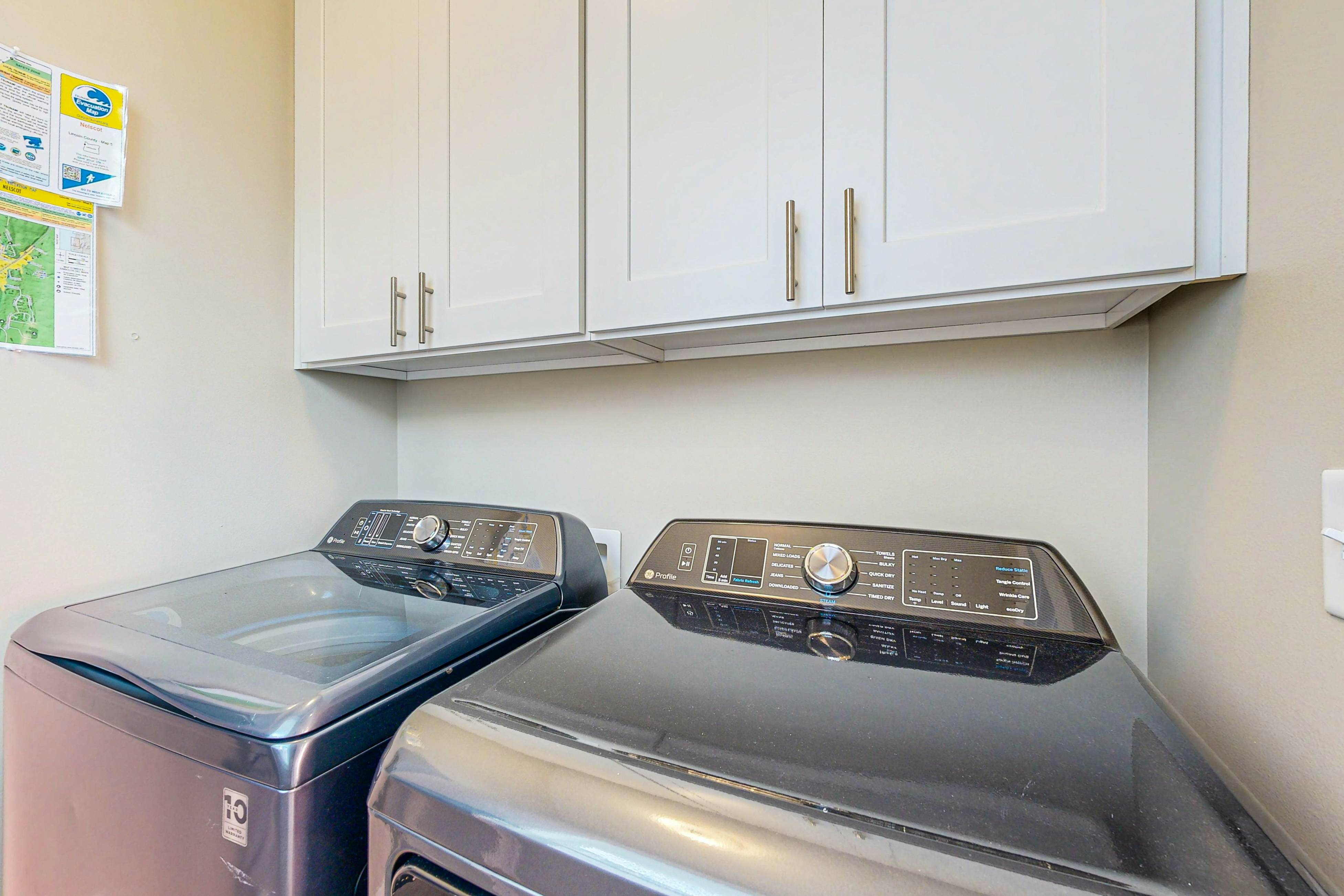 Beautiful & spacious, oceanview home, with hot tub & foosball table