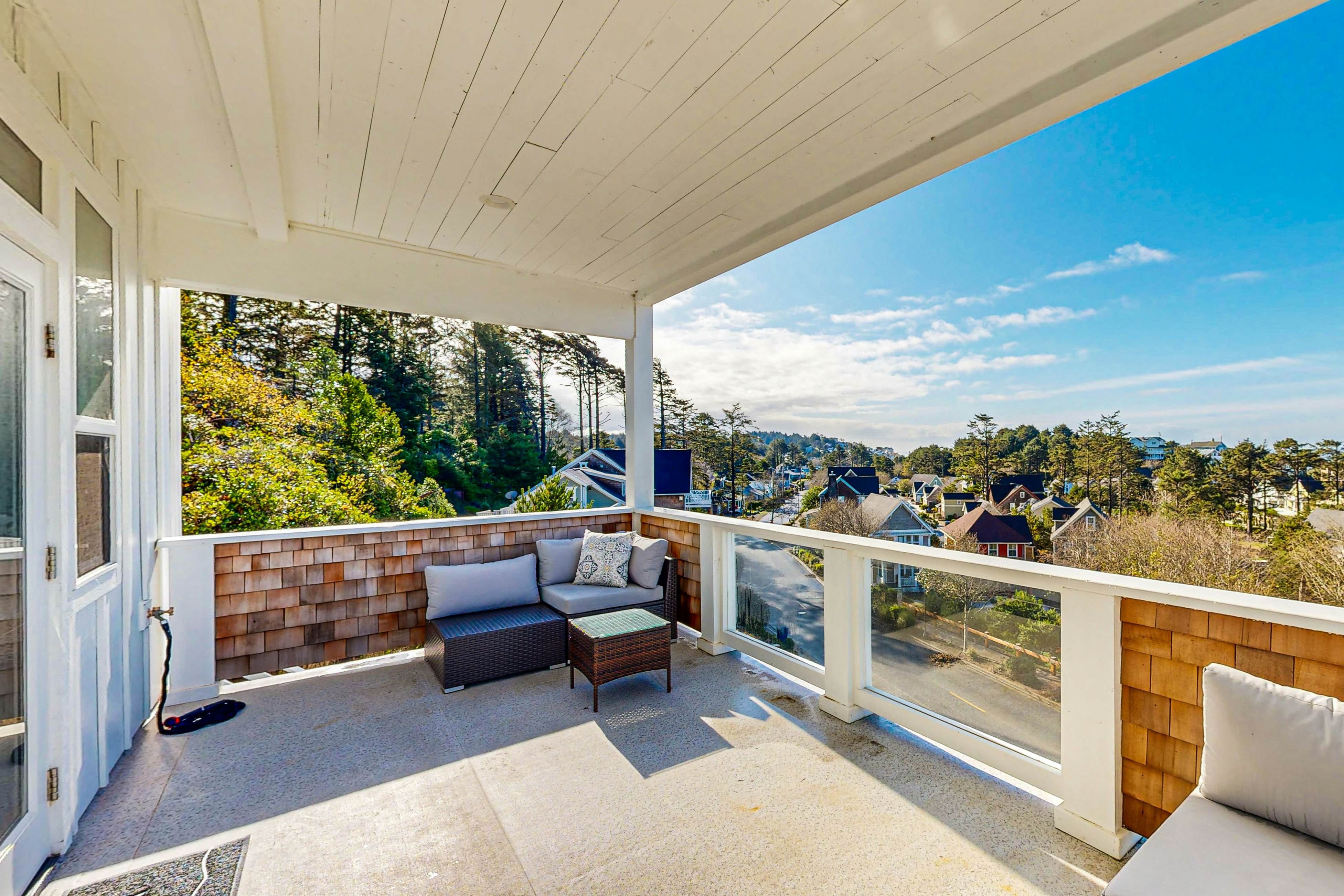 Beautiful & spacious, oceanview home, with hot tub & foosball table