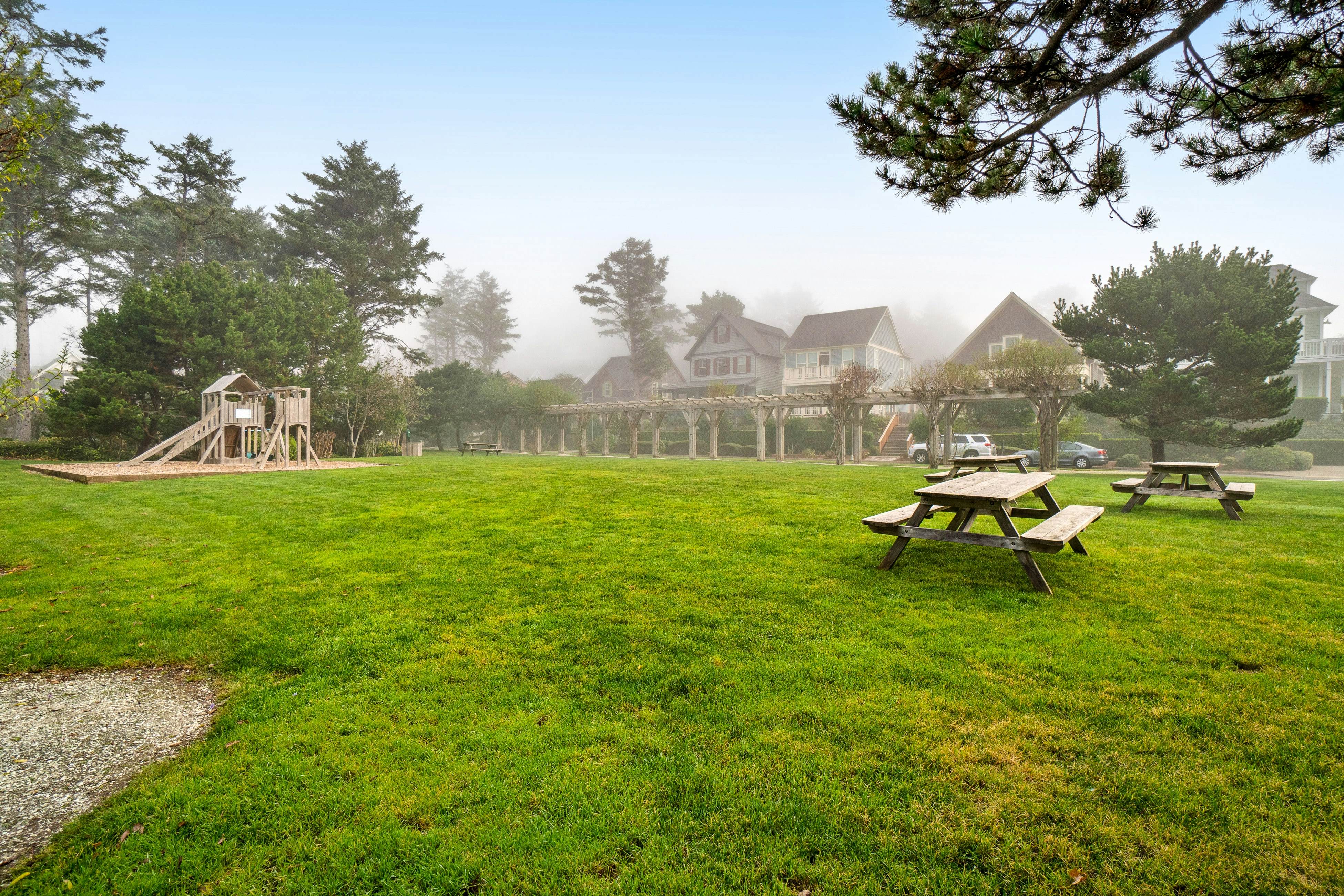 Beautiful & spacious, oceanview home, with hot tub & foosball table