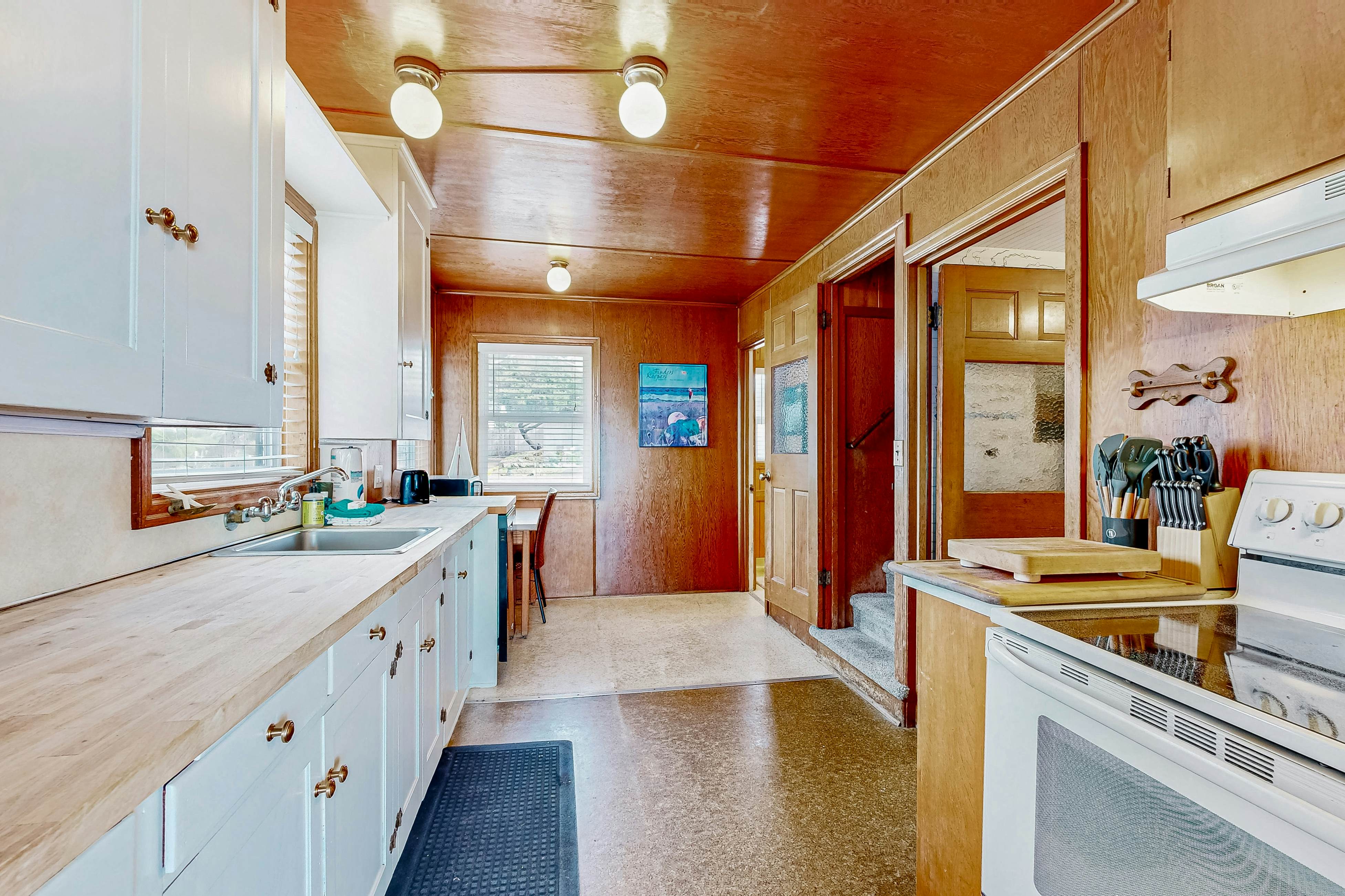 Beachfront ocean-view duplex with private beach, hot tub, grill, outdoor shower