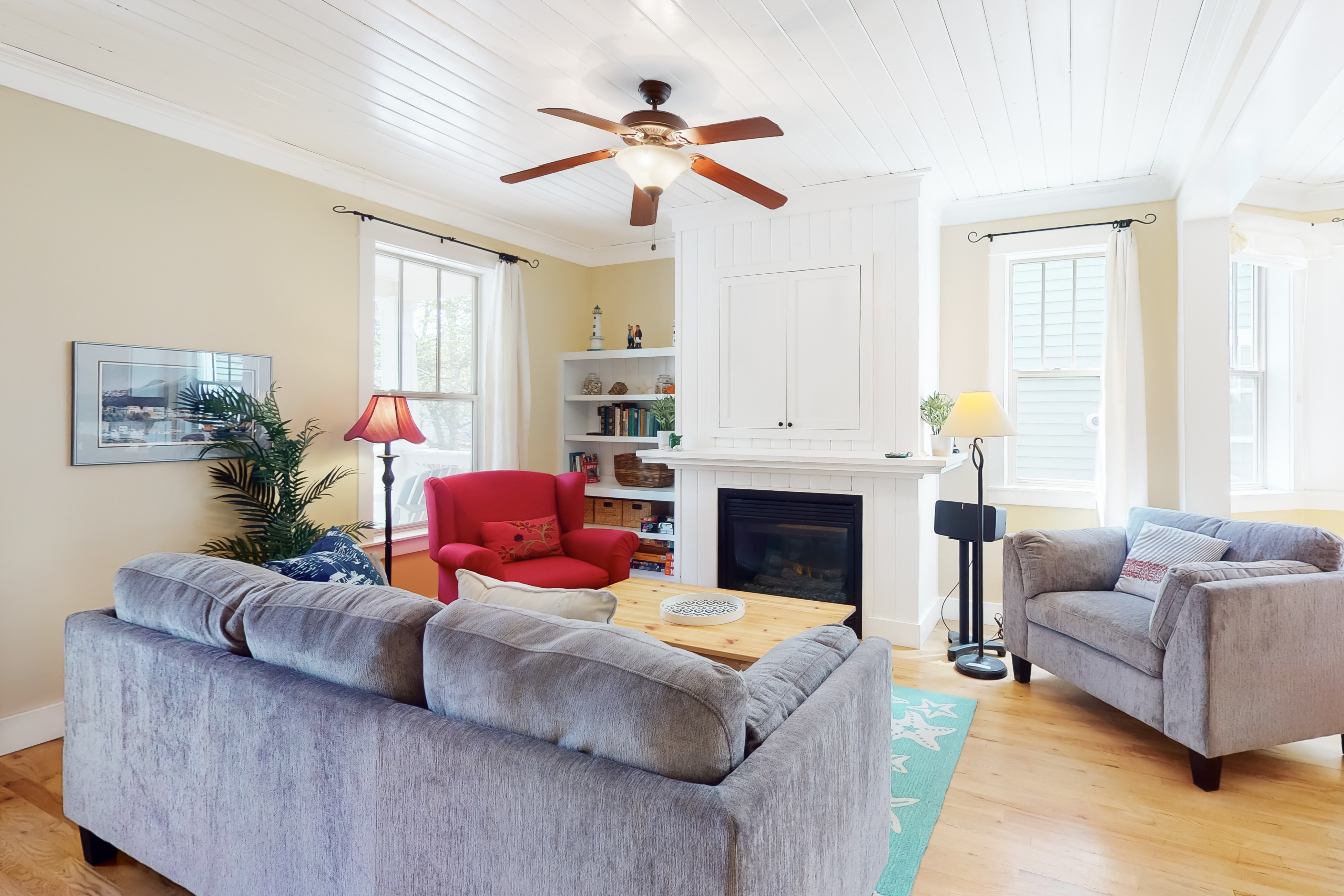 Dog Friendly Home with Private Hot Tub Free WiFi Decks and Gas Grill