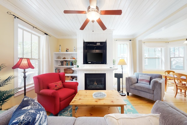 Dog Friendly Home with Private Hot Tub Free WiFi Decks and Gas Grill