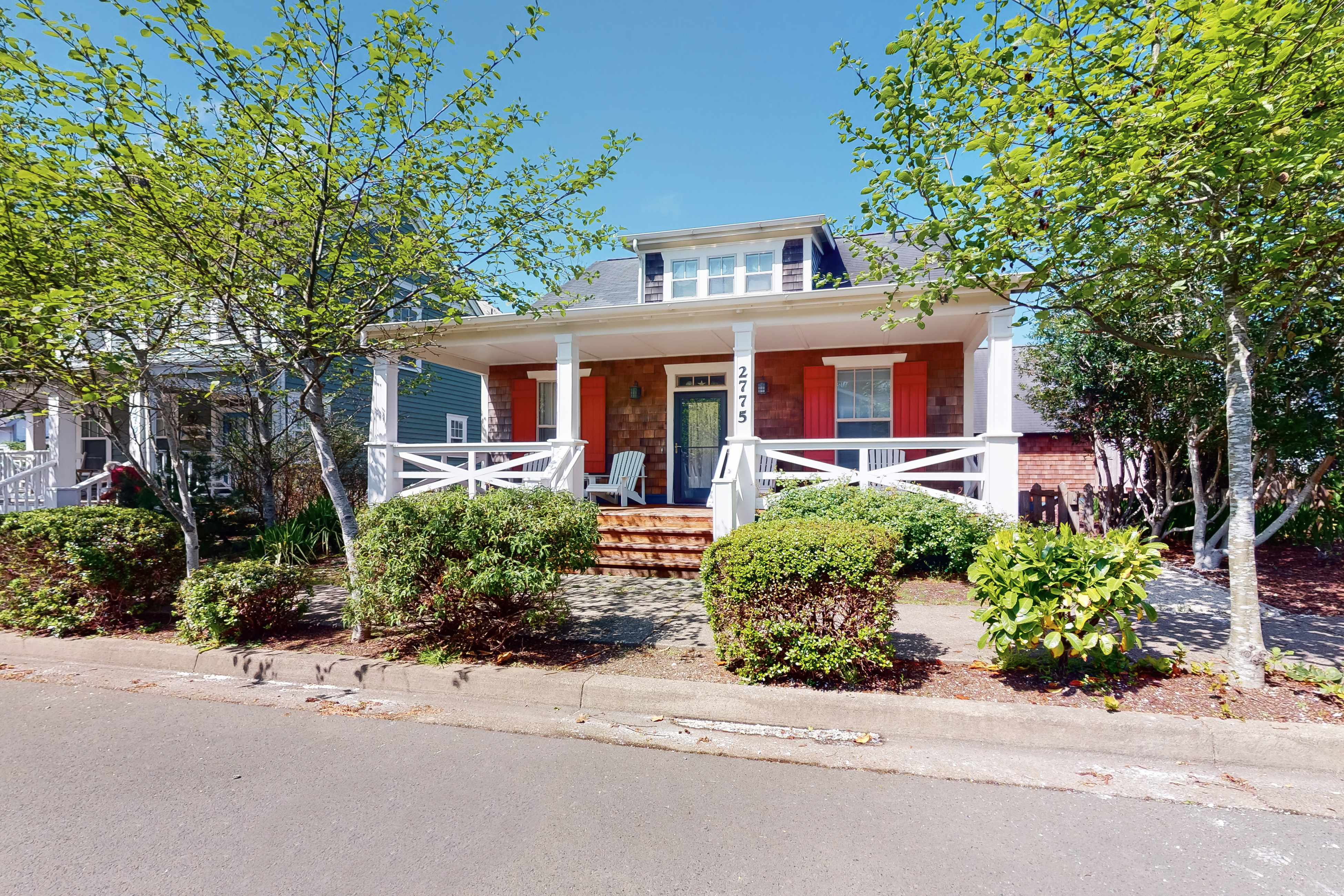 Dog Friendly Home with Private Hot Tub Free WiFi Decks and Gas Grill