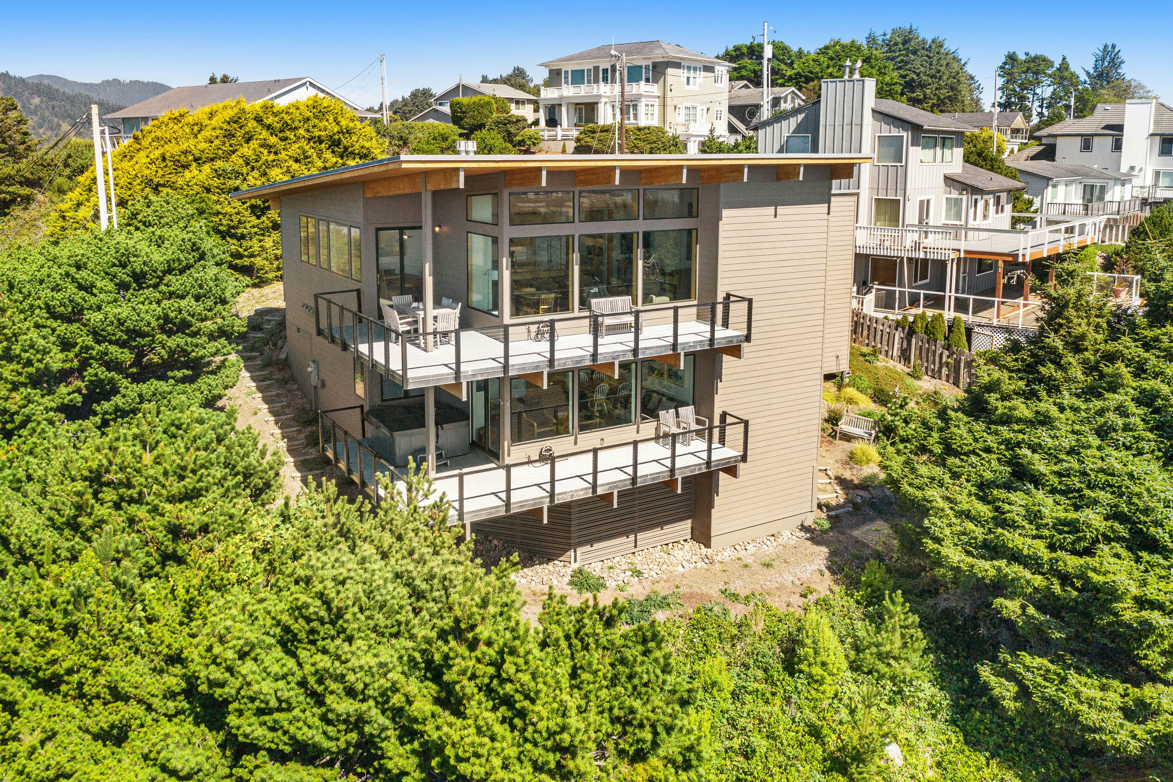 New home with unparalleled ocean views and private hot tub dogs welcome