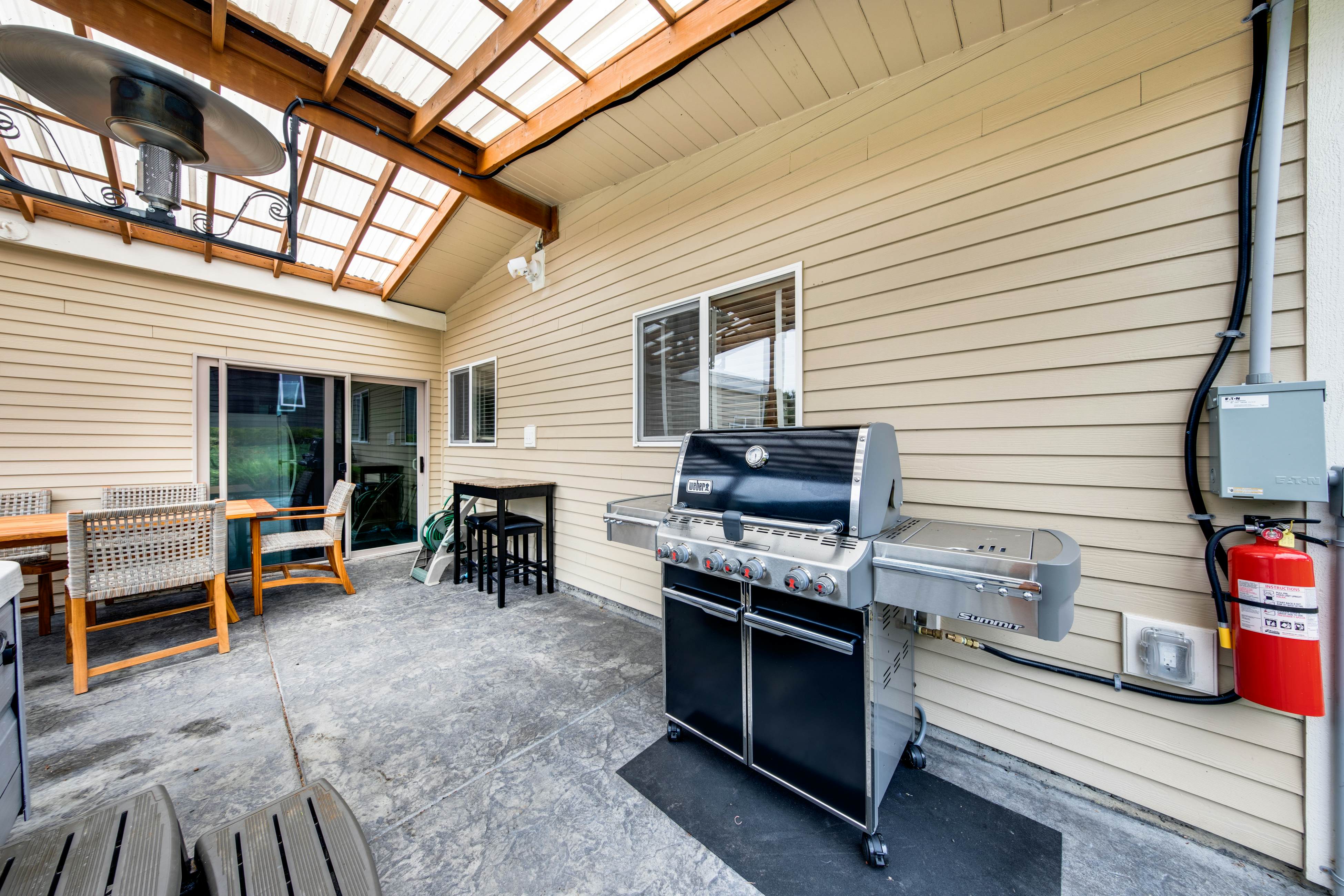 Snazzy home near the beach with private hot tub, patio & grill