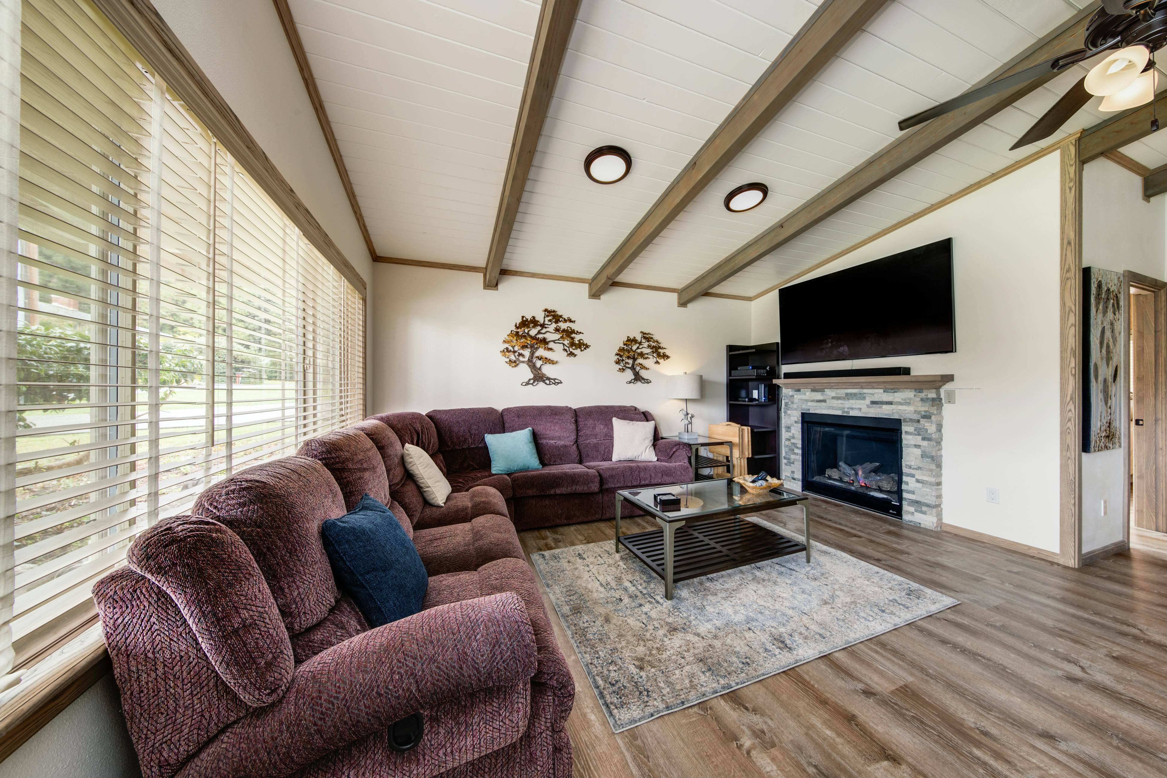 Snazzy home near the beach with private hot tub, patio & grill