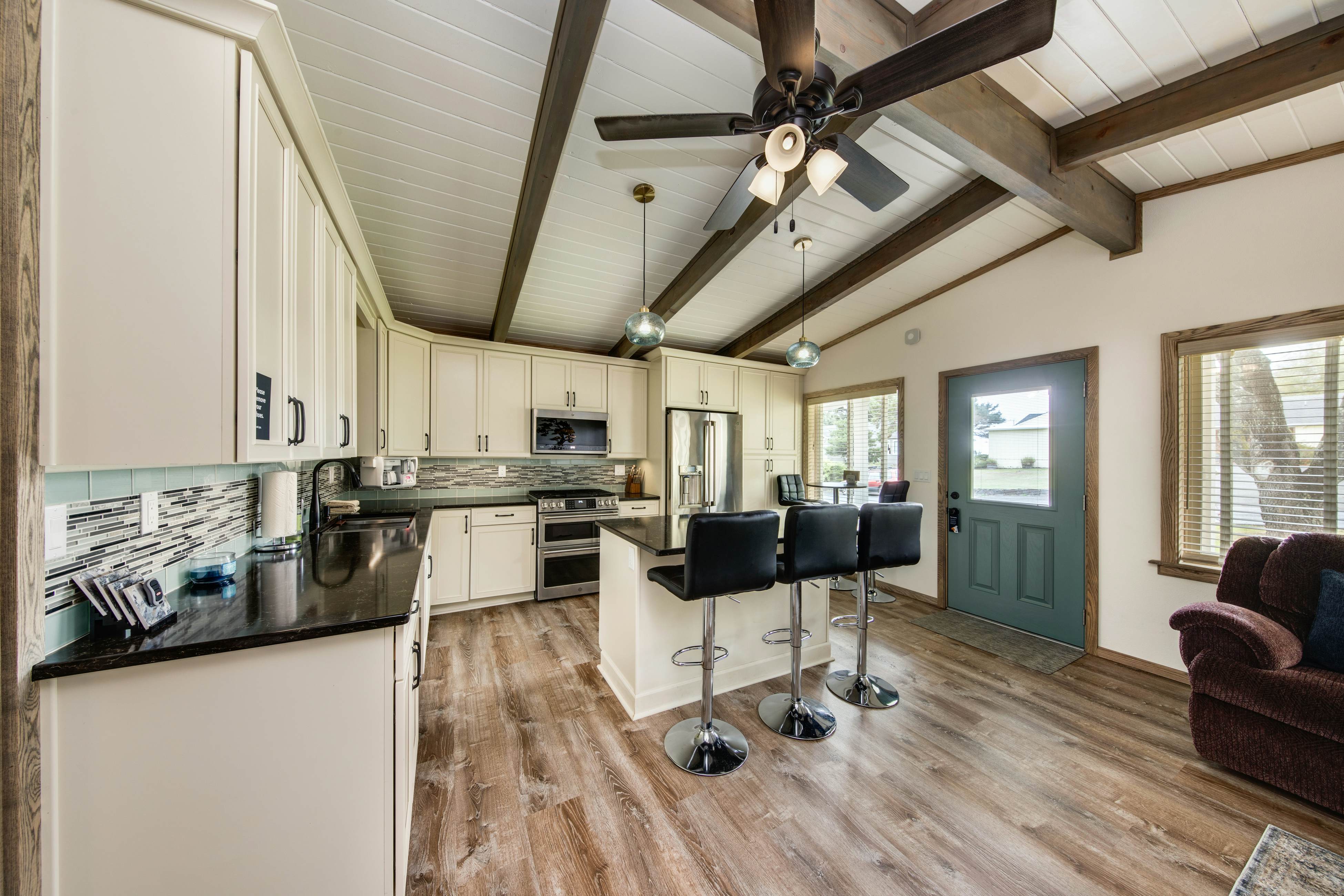 Snazzy home near the beach with private hot tub, patio & grill