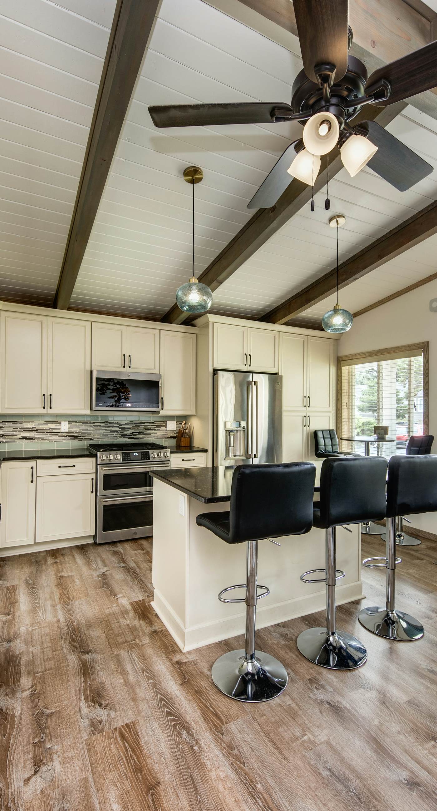 Snazzy home near the beach with private hot tub patio and grill