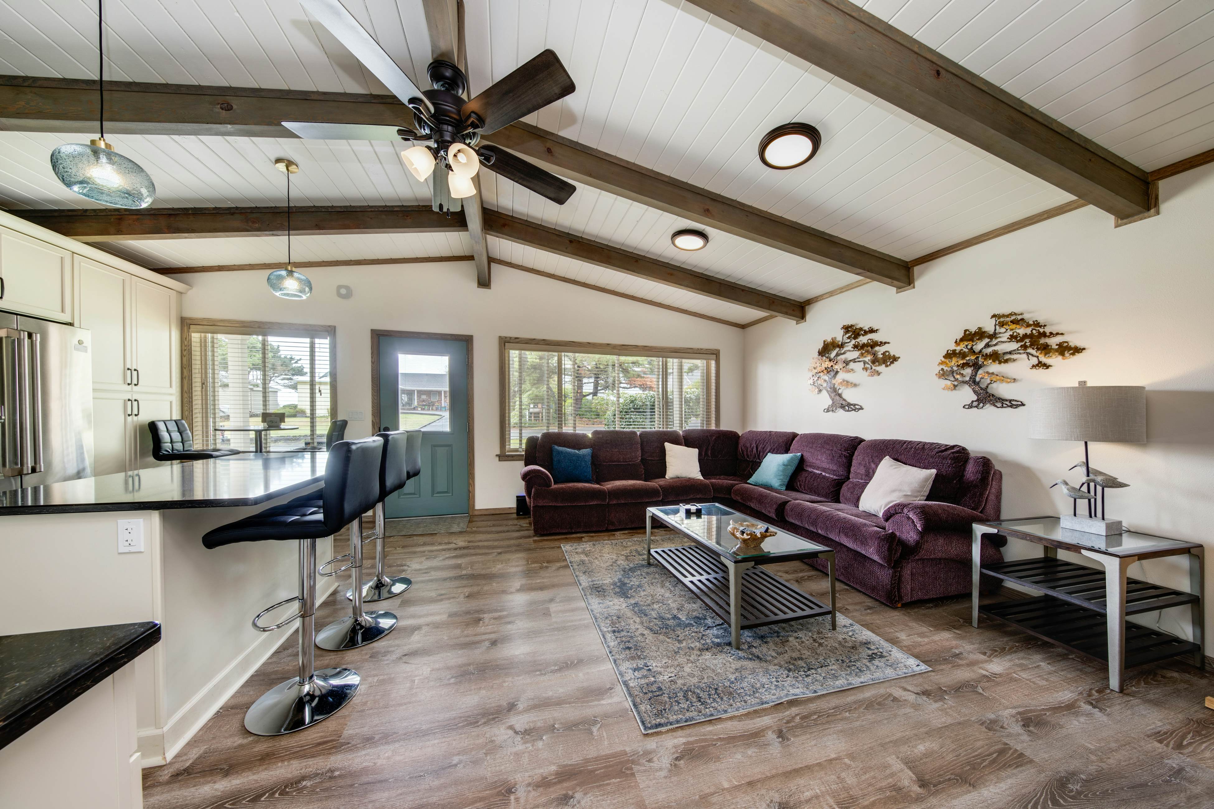 Snazzy home near the beach with private hot tub, patio & grill