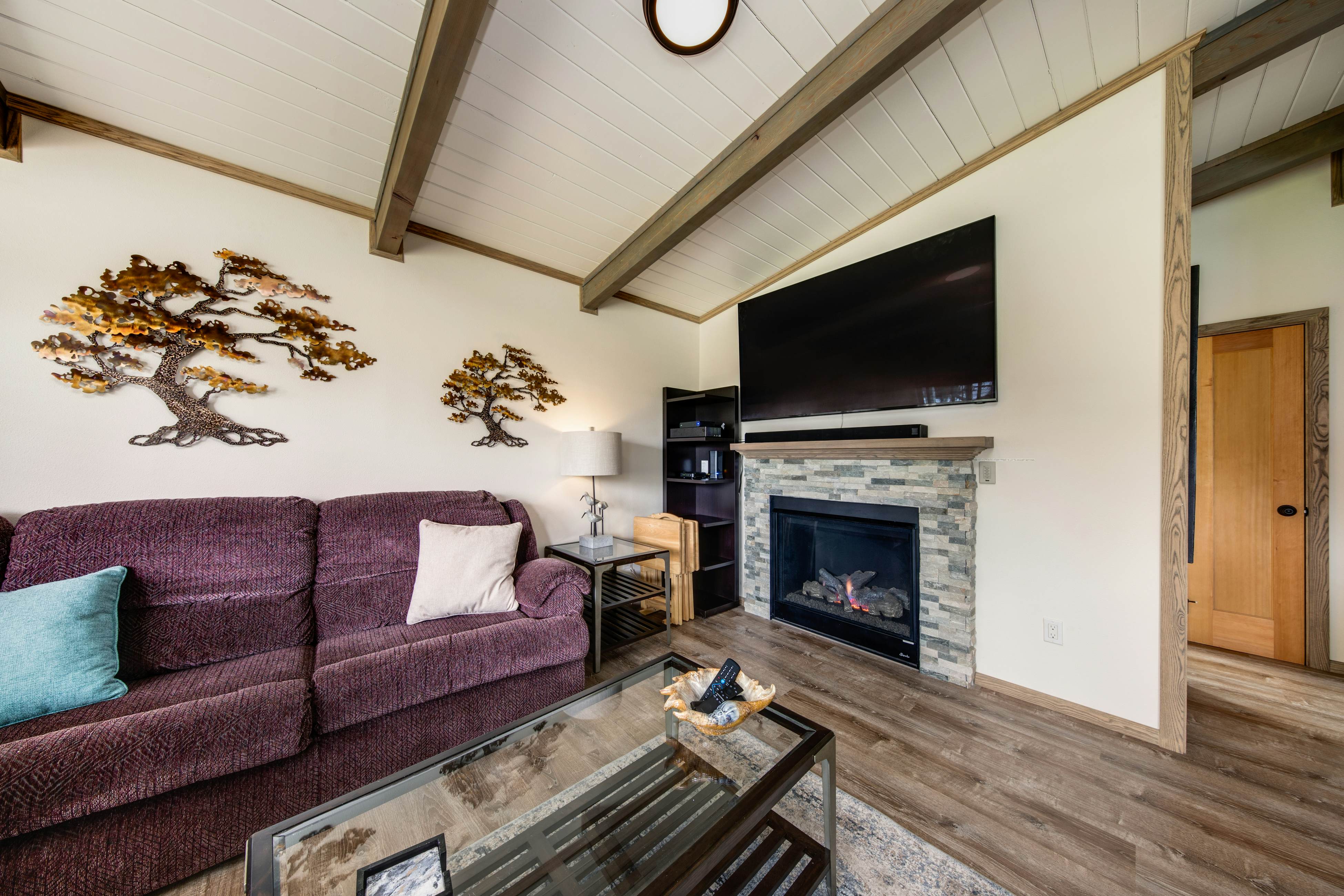 Snazzy home near the beach with private hot tub, patio & grill