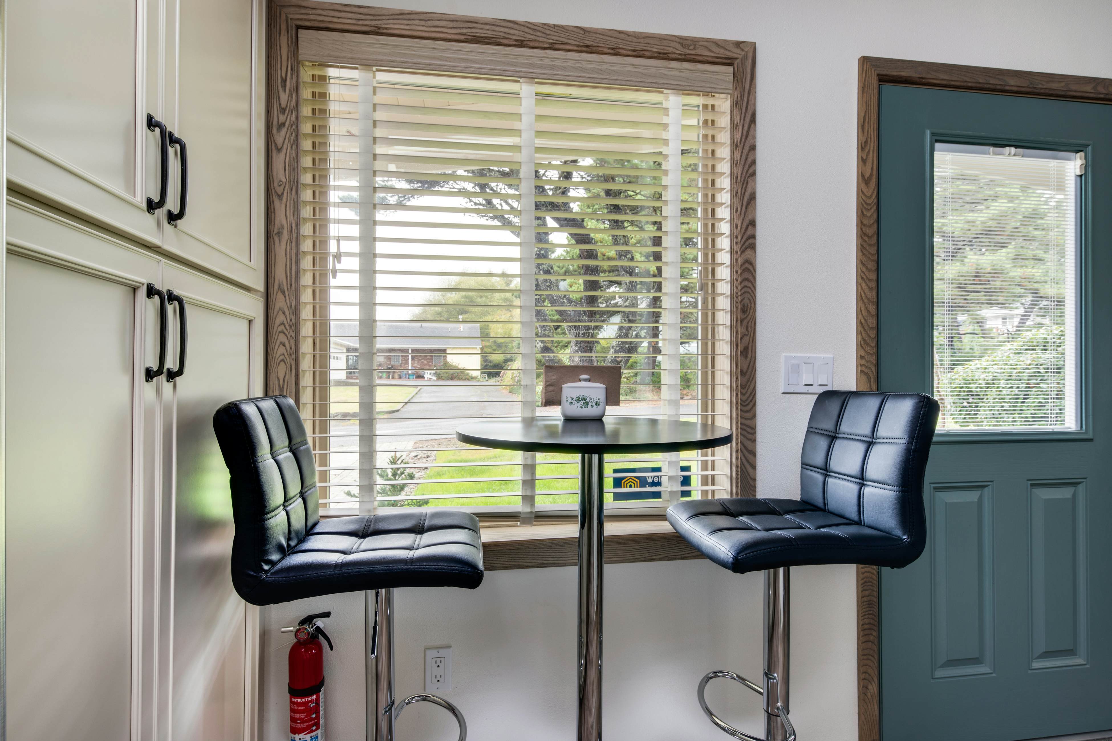 Snazzy home near the beach with private hot tub, patio & grill