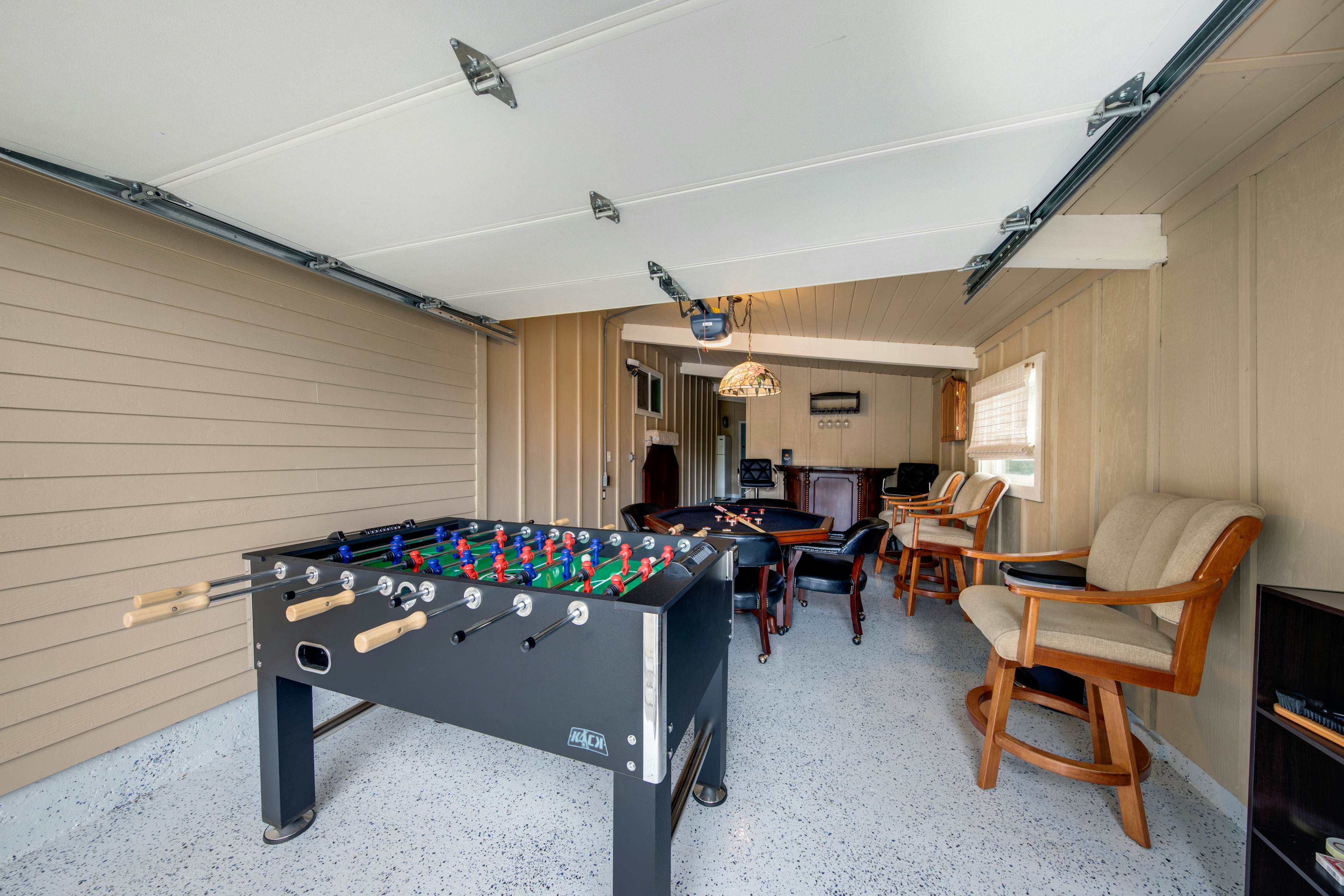 Snazzy home near the beach with private hot tub, patio & grill