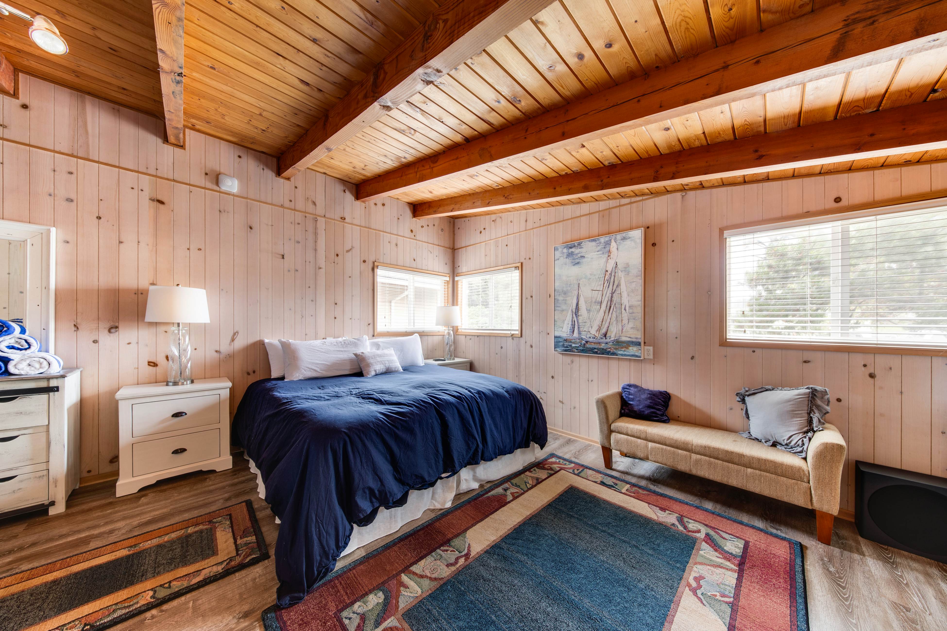 Snazzy home near the beach with private hot tub, patio & grill