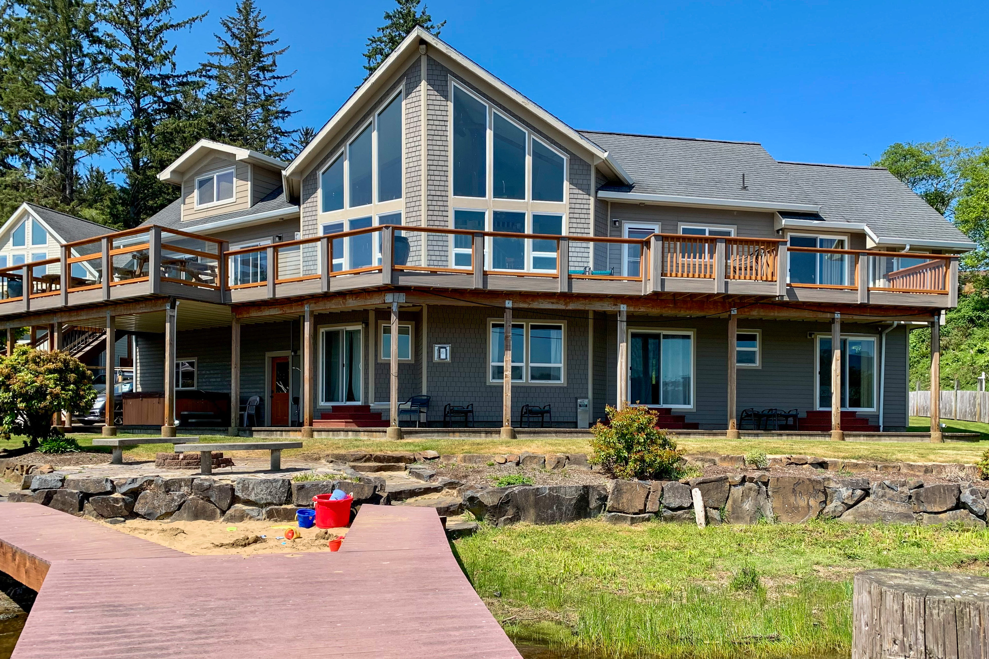 Lakefront Family Friendly Home with a Private Hot Tub Game Room and Dock