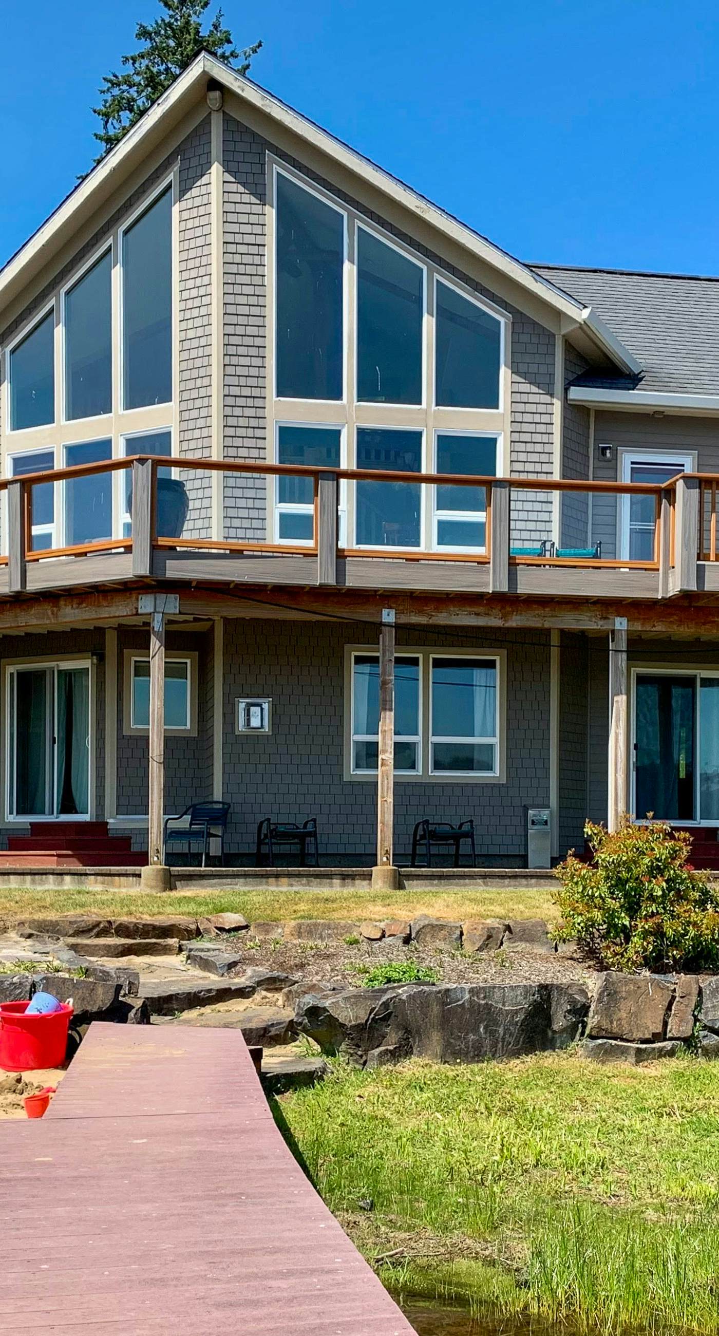 Lakefront Family Friendly Home with a Private Hot Tub Game Room and Dock