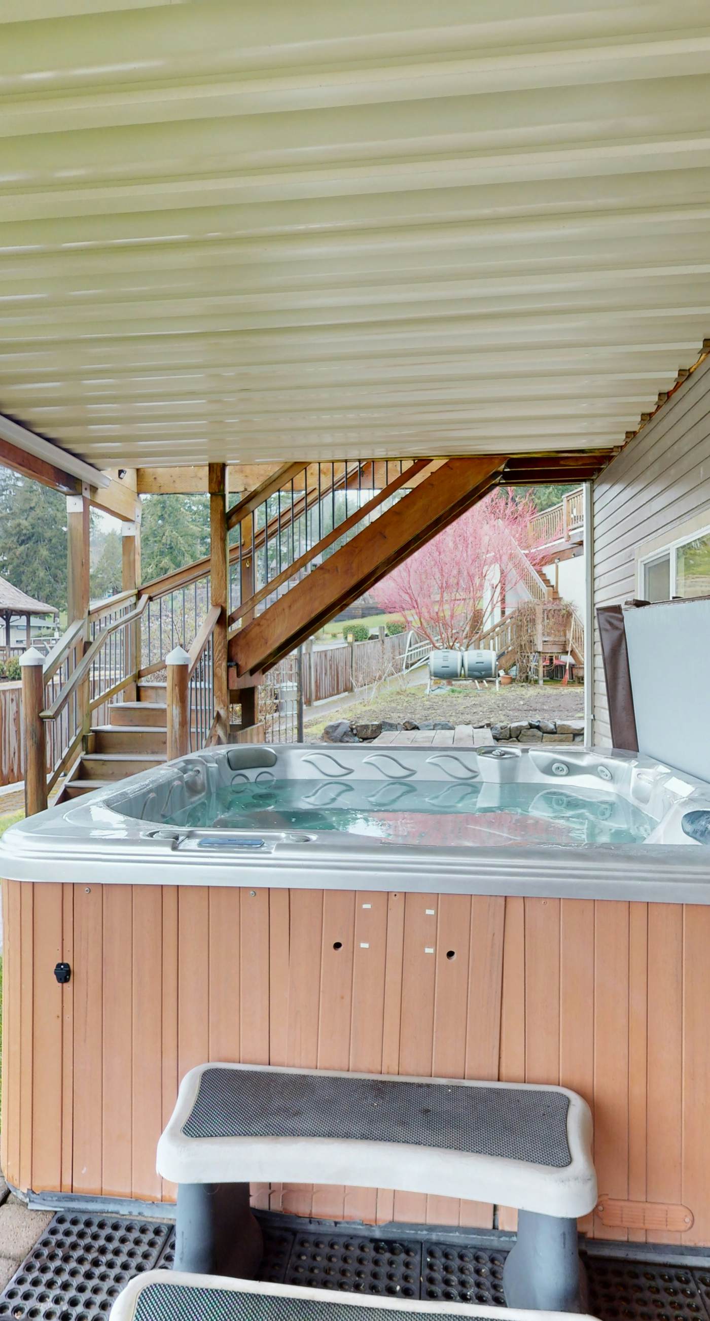 Lakefront Family Friendly Home with a Private Hot Tub Game Room and Dock