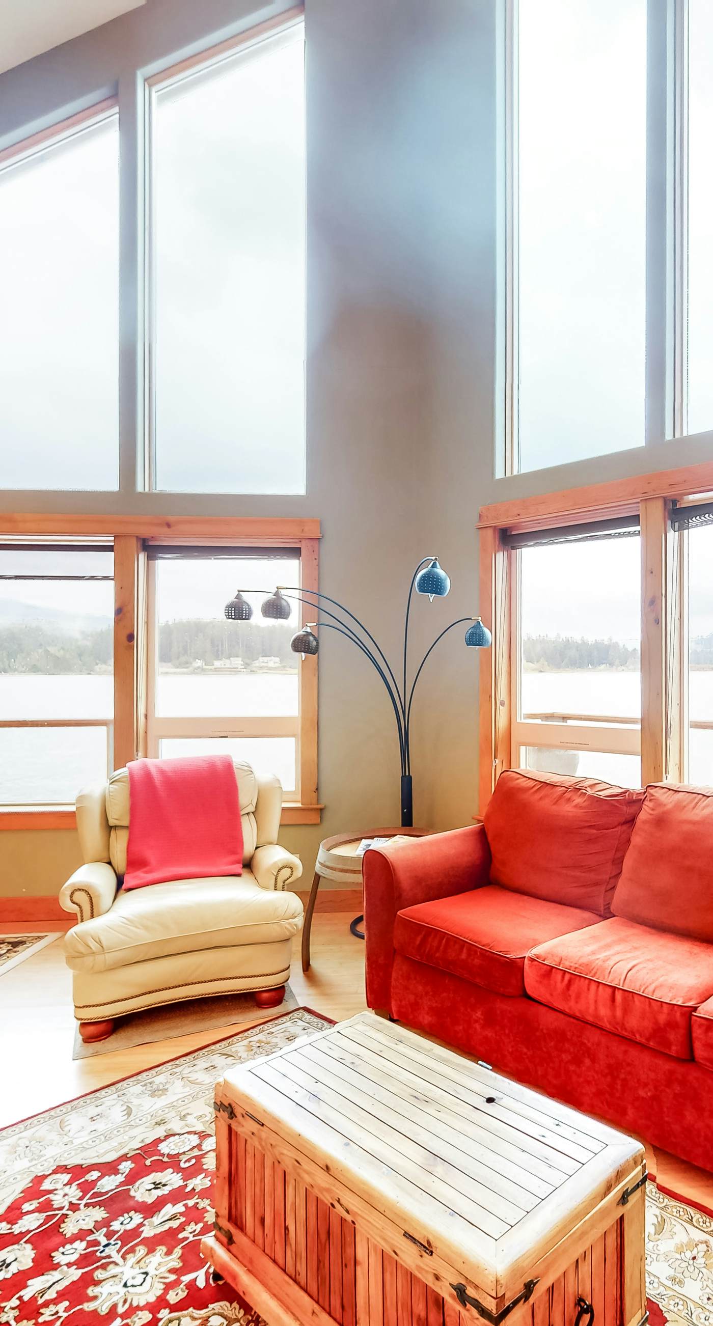 Lakefront Family Friendly Home with a Private Hot Tub Game Room and Dock