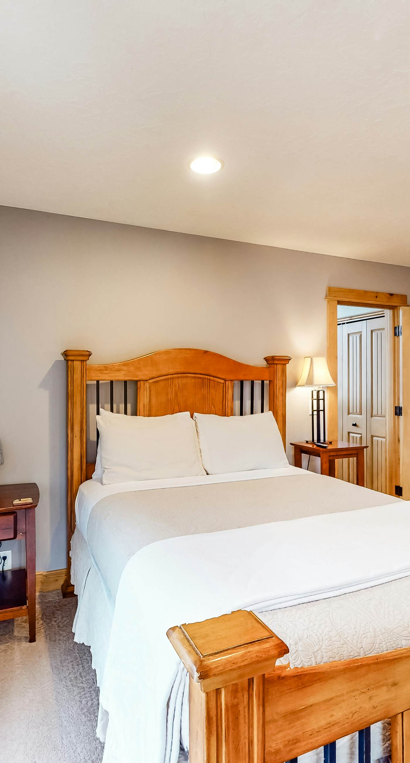 Lakefront Family Friendly Home with a Private Hot Tub Game Room and Dock